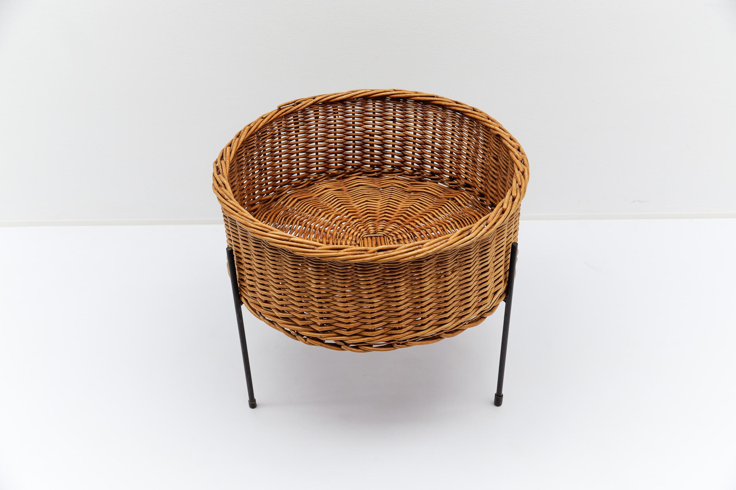 Panier à cordes en rotin, Italie, années 1960 en vente 1