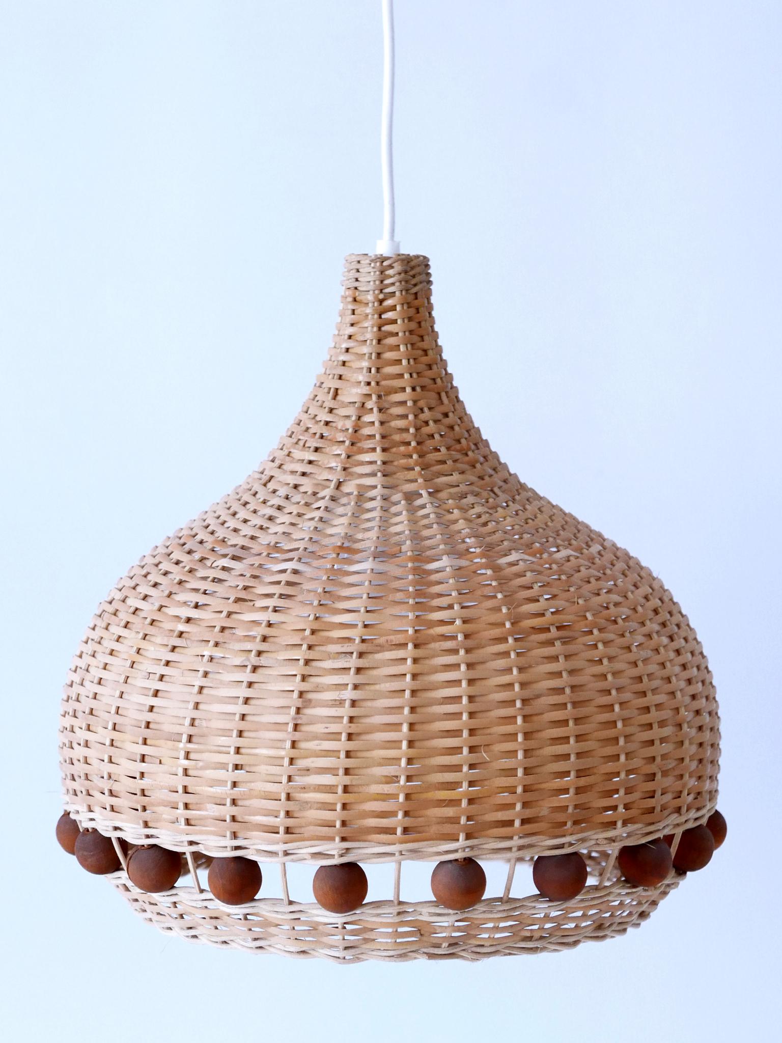 Mid-Century Modern Rattan Tulip Pendant Lamp or Hanging Light Germany 1960s In Good Condition For Sale In Munich, DE