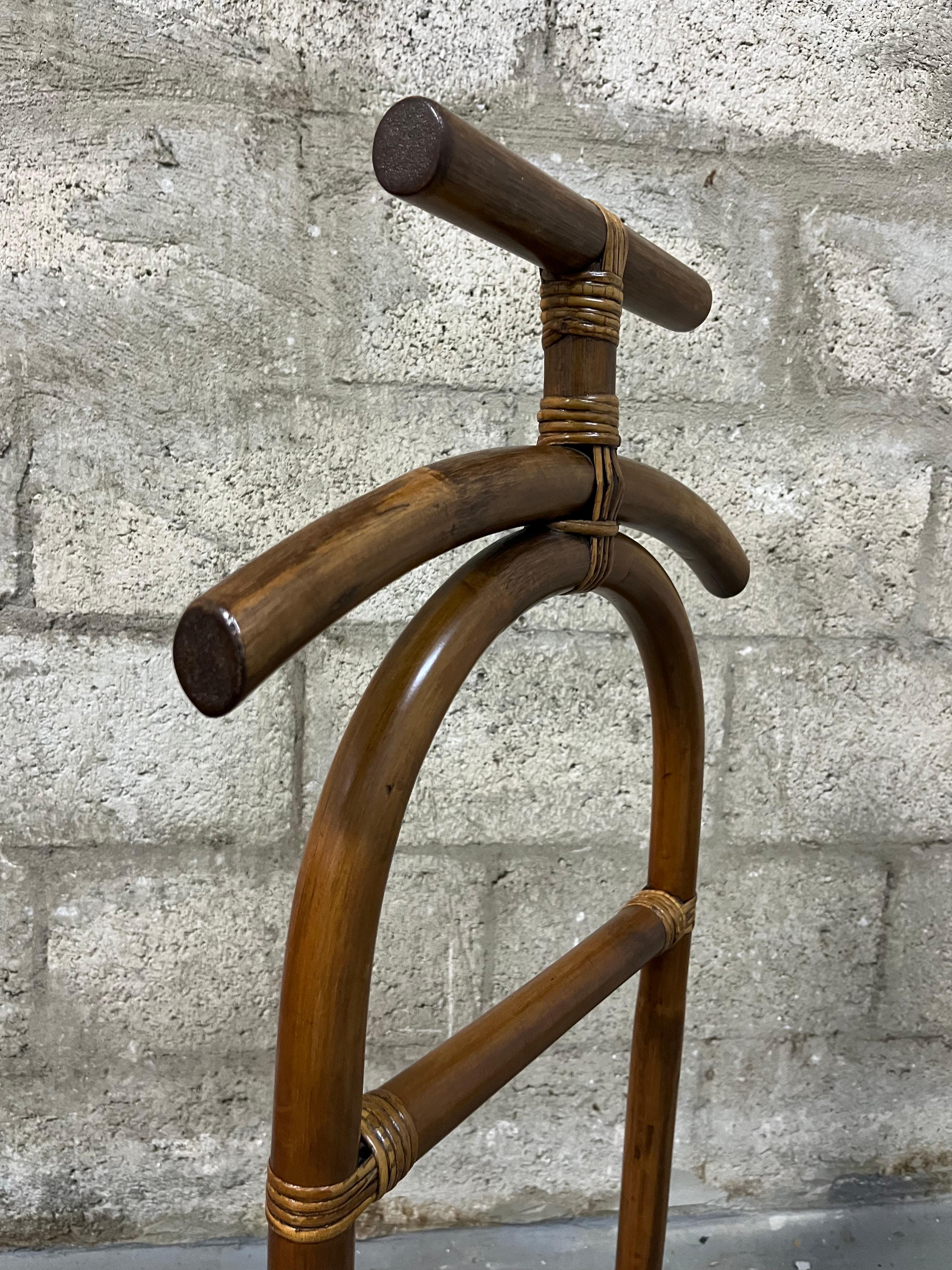 Mid Century Modern Rattan Valet Stand. Circa 1960s For Sale 5