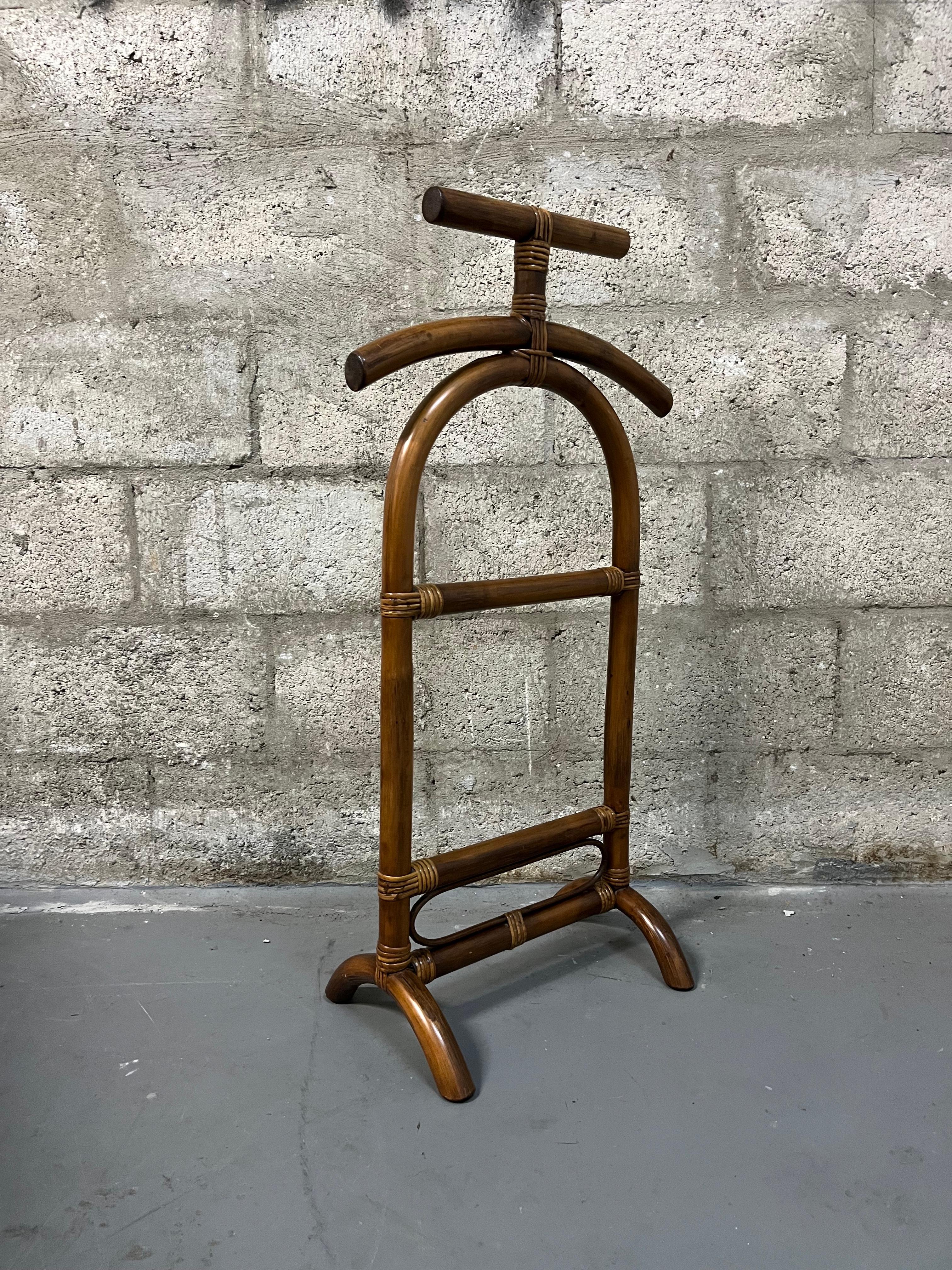 American Mid Century Modern Rattan Valet Stand. Circa 1960s For Sale