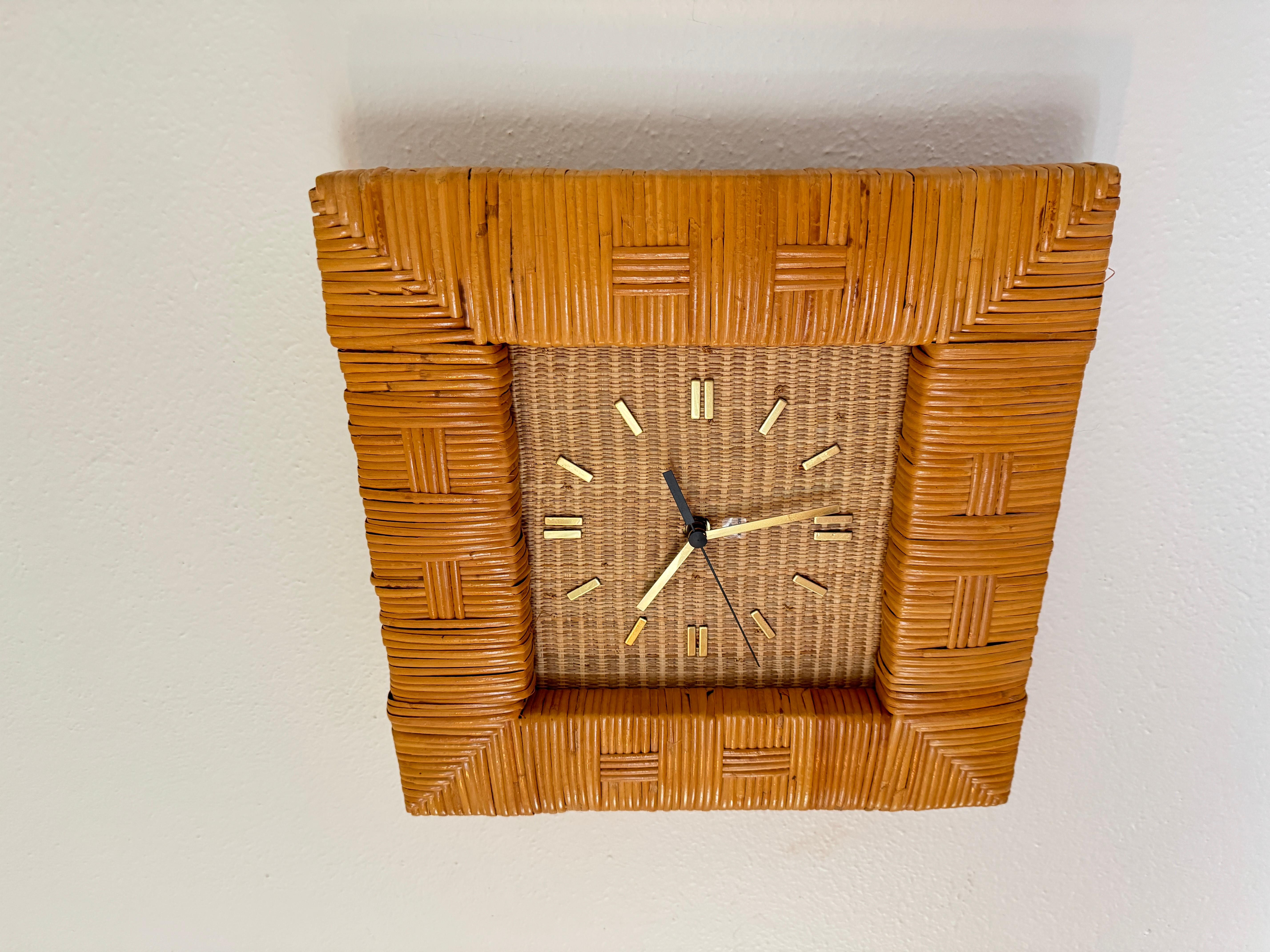 Mid century modern rattan wall clock by Raymor, circa 1960s. In great working order.

14x14