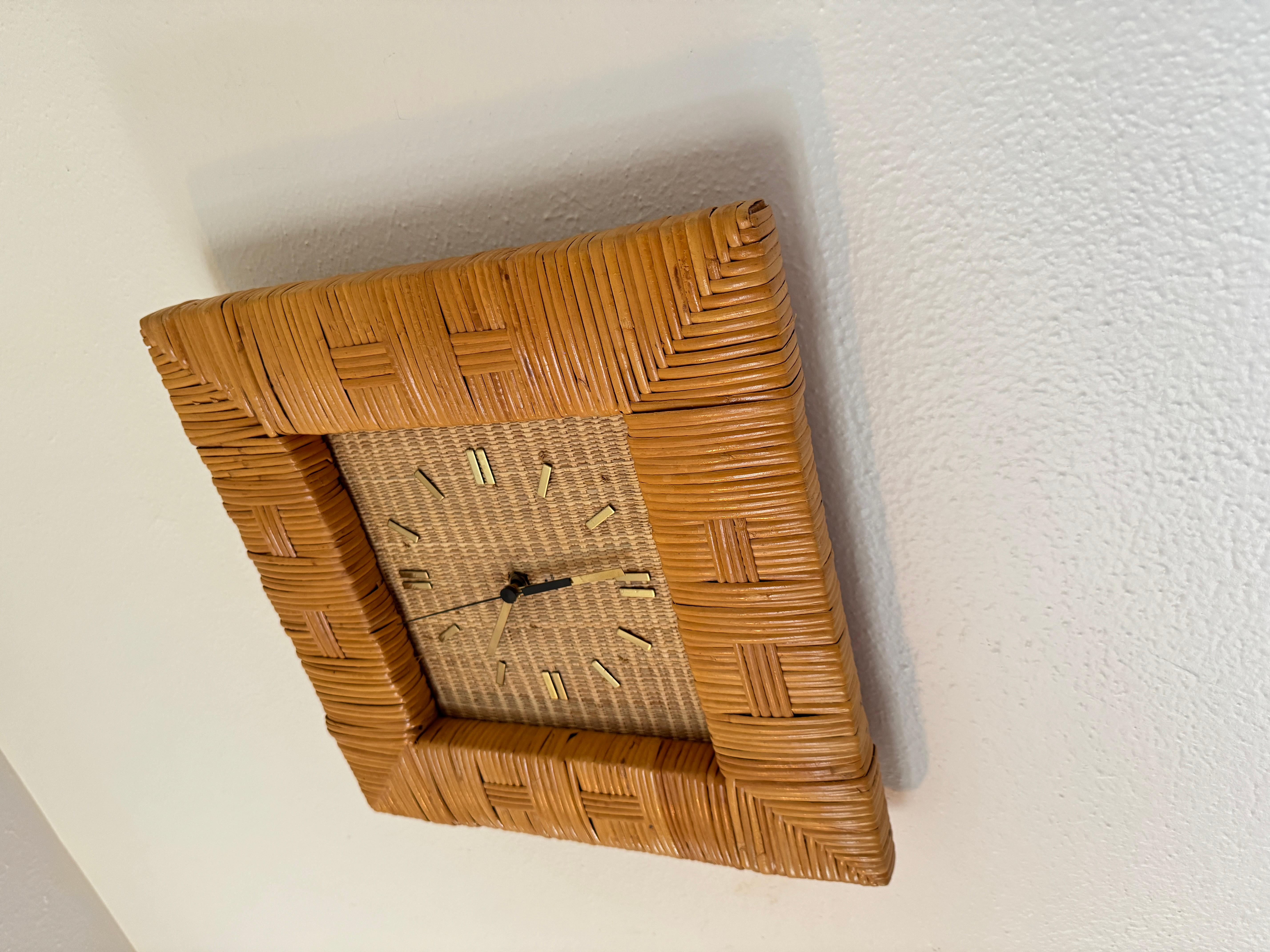 Unknown Mid century modern rattan wall clock by Raymor, circa 1960s.  For Sale