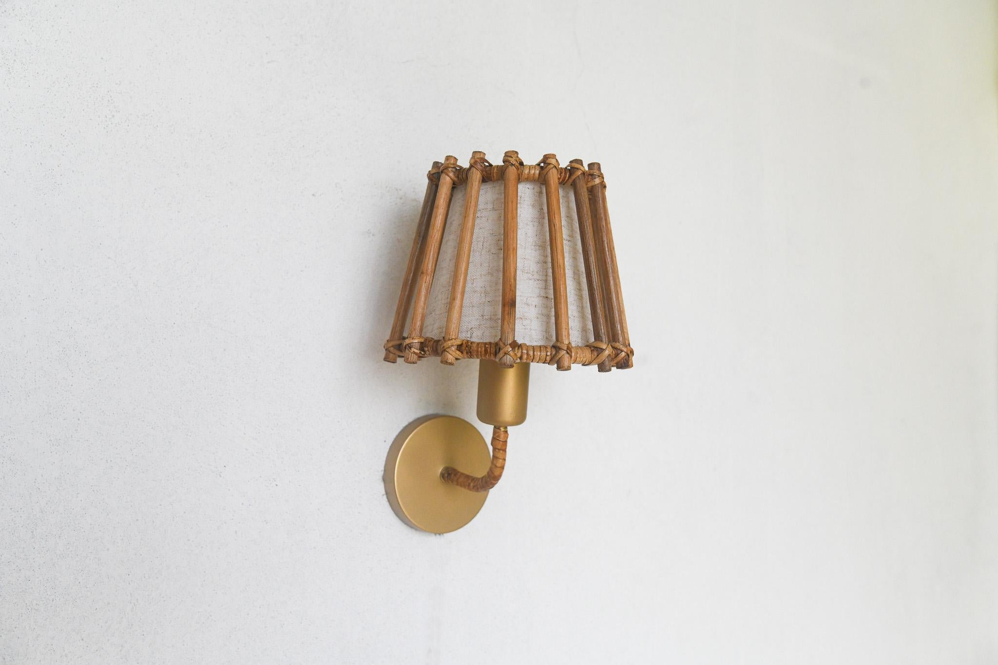 Mid century modern rattan wall lamp For Sale 1