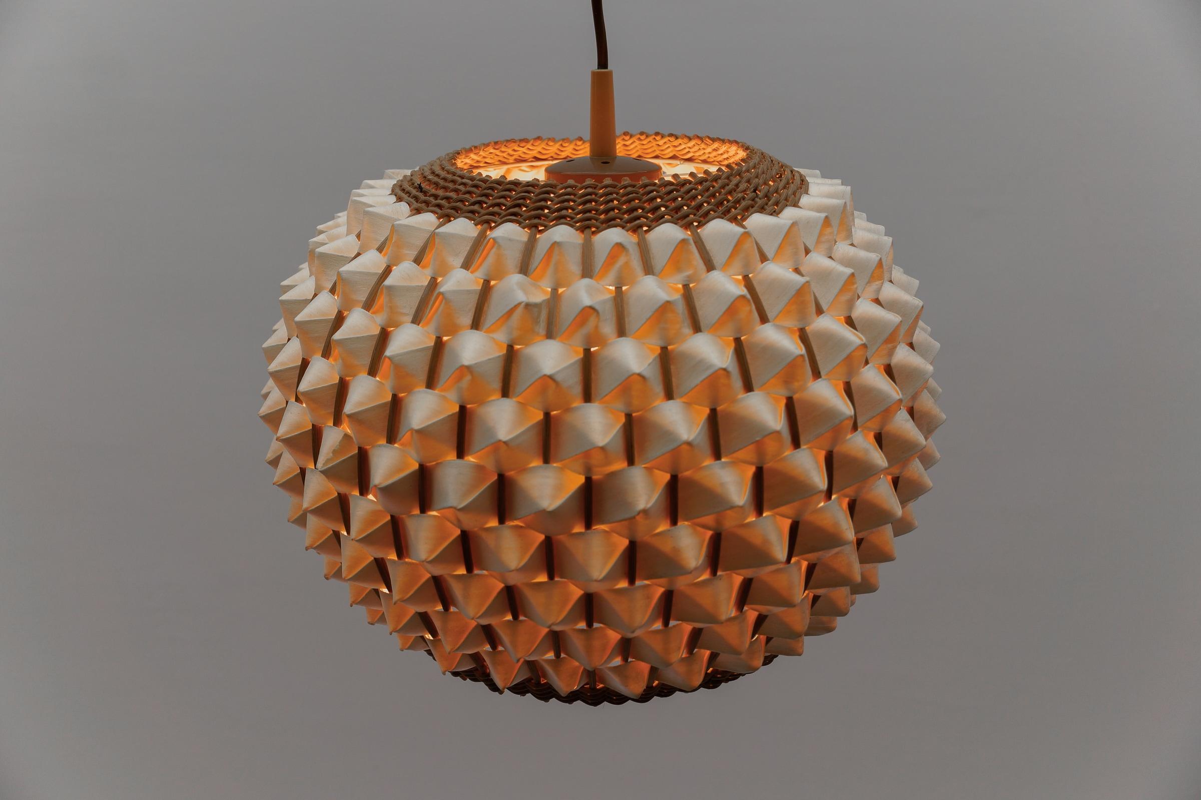 Mid-Century Modern-Pendelleuchte aus Rattan und Korbweide, 1960er Jahre, Italien (Mitte des 20. Jahrhunderts) im Angebot
