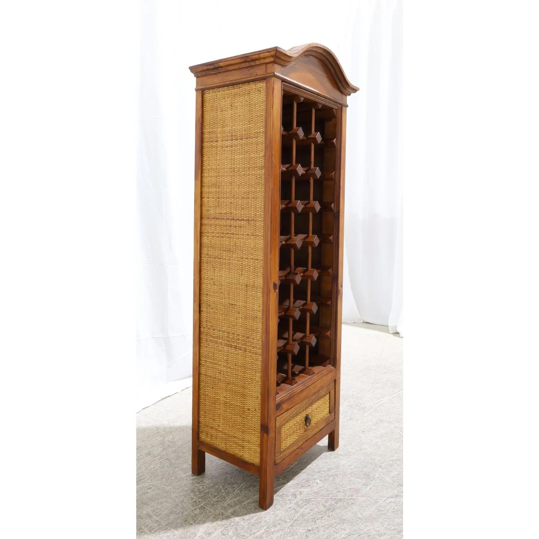 Mid-Century Modern Rattan Wine Rack In Good Condition For Sale In Elkton, MD