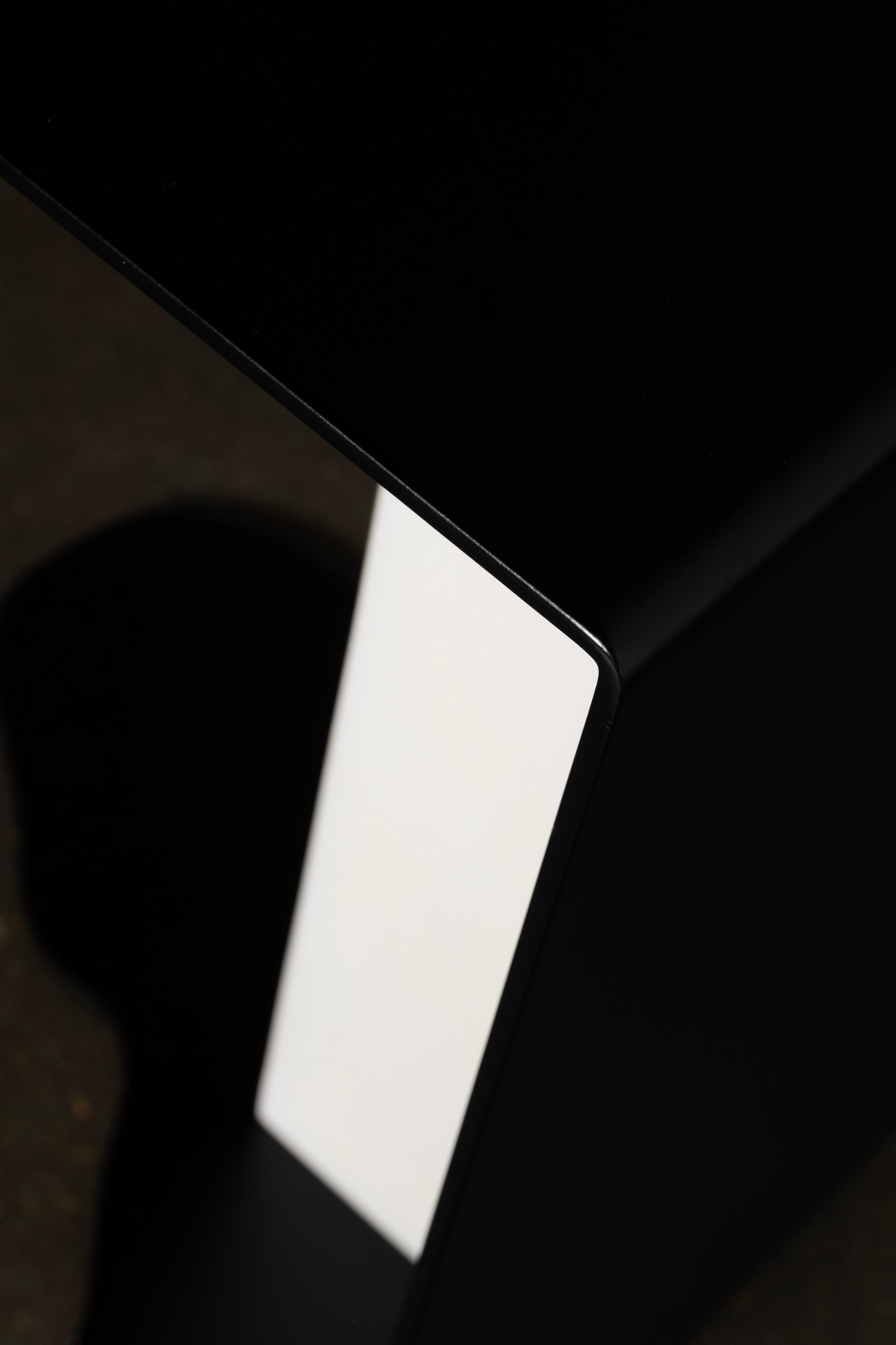 Table d'appoint brute mi-siècle moderne, marbre Calacatta, fabriquée à la main par Greenapple en vente 2