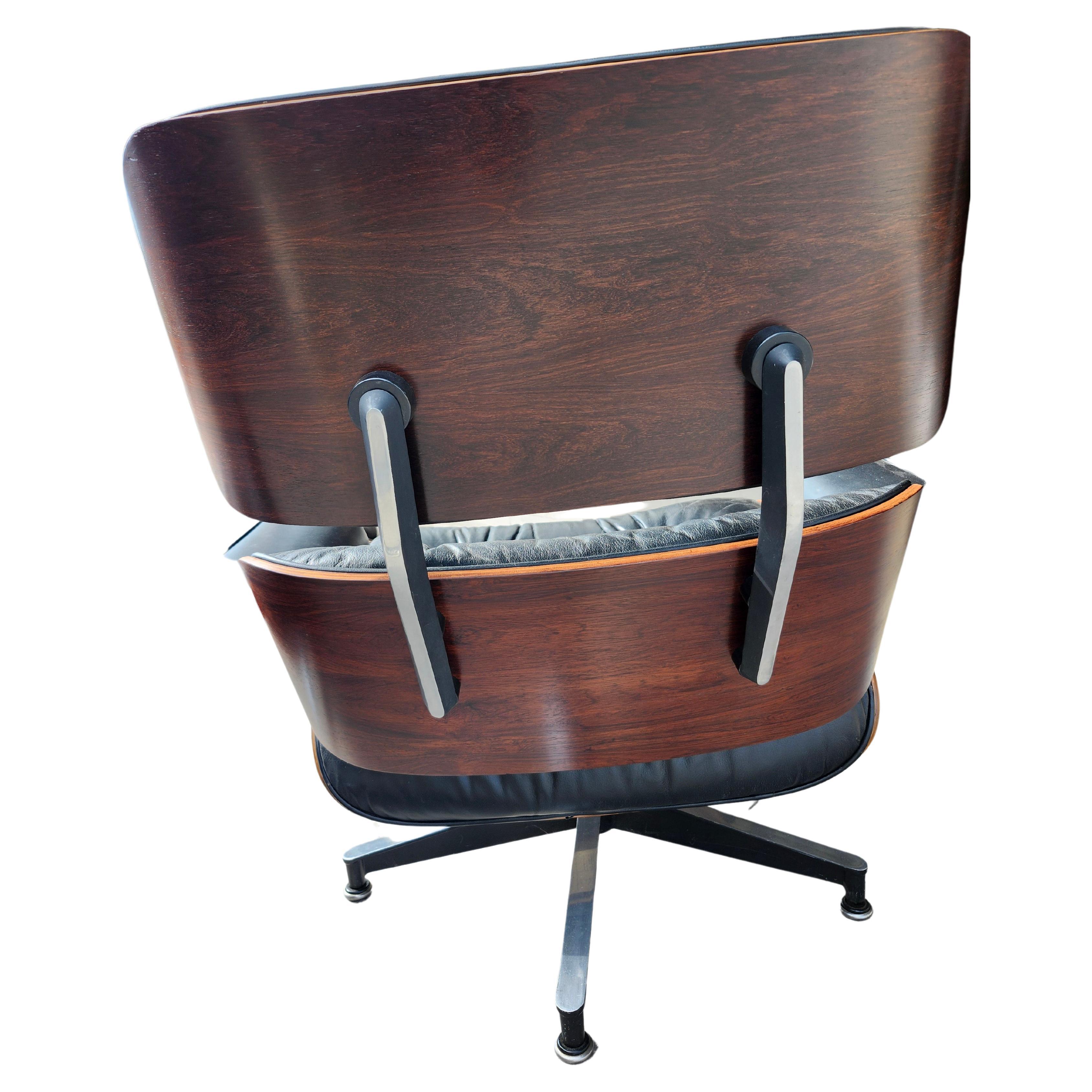 American Mid Century Modern Ray & Charles Eames Rosewood Lounge Chair with Ottoman For Sale