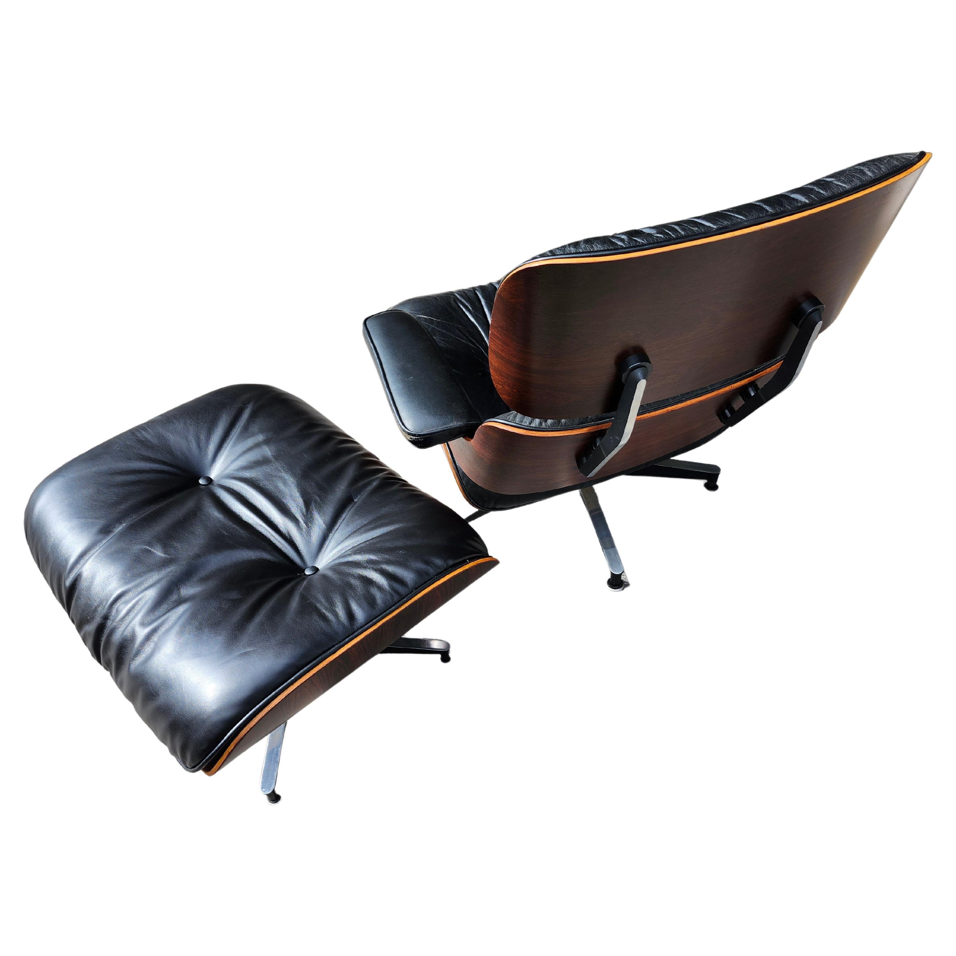 Mid Century Modern Ray & Charles Eames Rosewood Lounge Chair with Ottoman In Good Condition For Sale In Port Jervis, NY