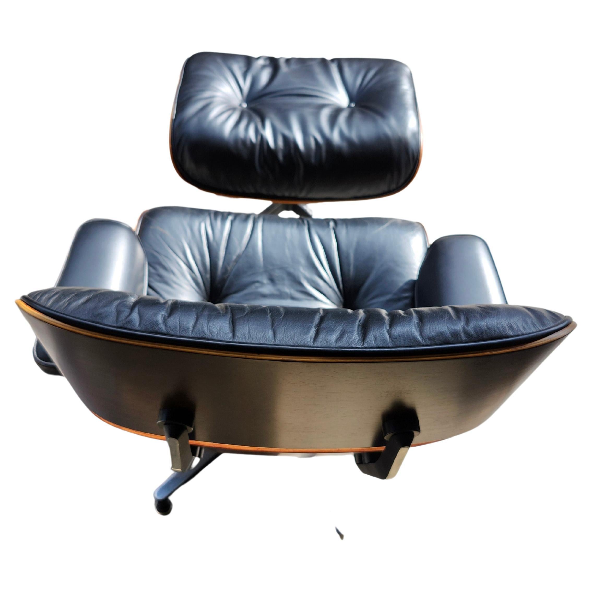Late 20th Century Mid Century Modern Ray & Charles Eames Rosewood Lounge Chair with Ottoman For Sale