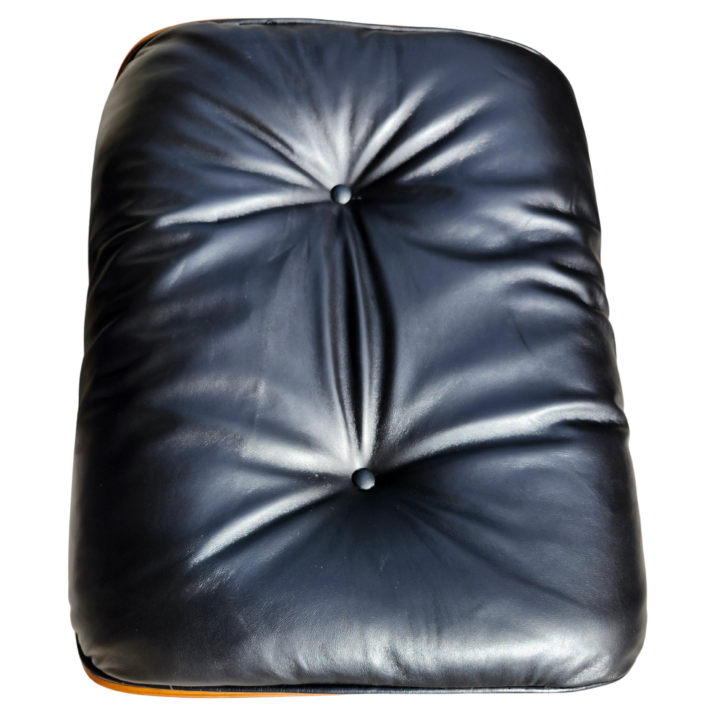 Steel Mid Century Modern Ray & Charles Eames Rosewood Lounge Chair with Ottoman For Sale
