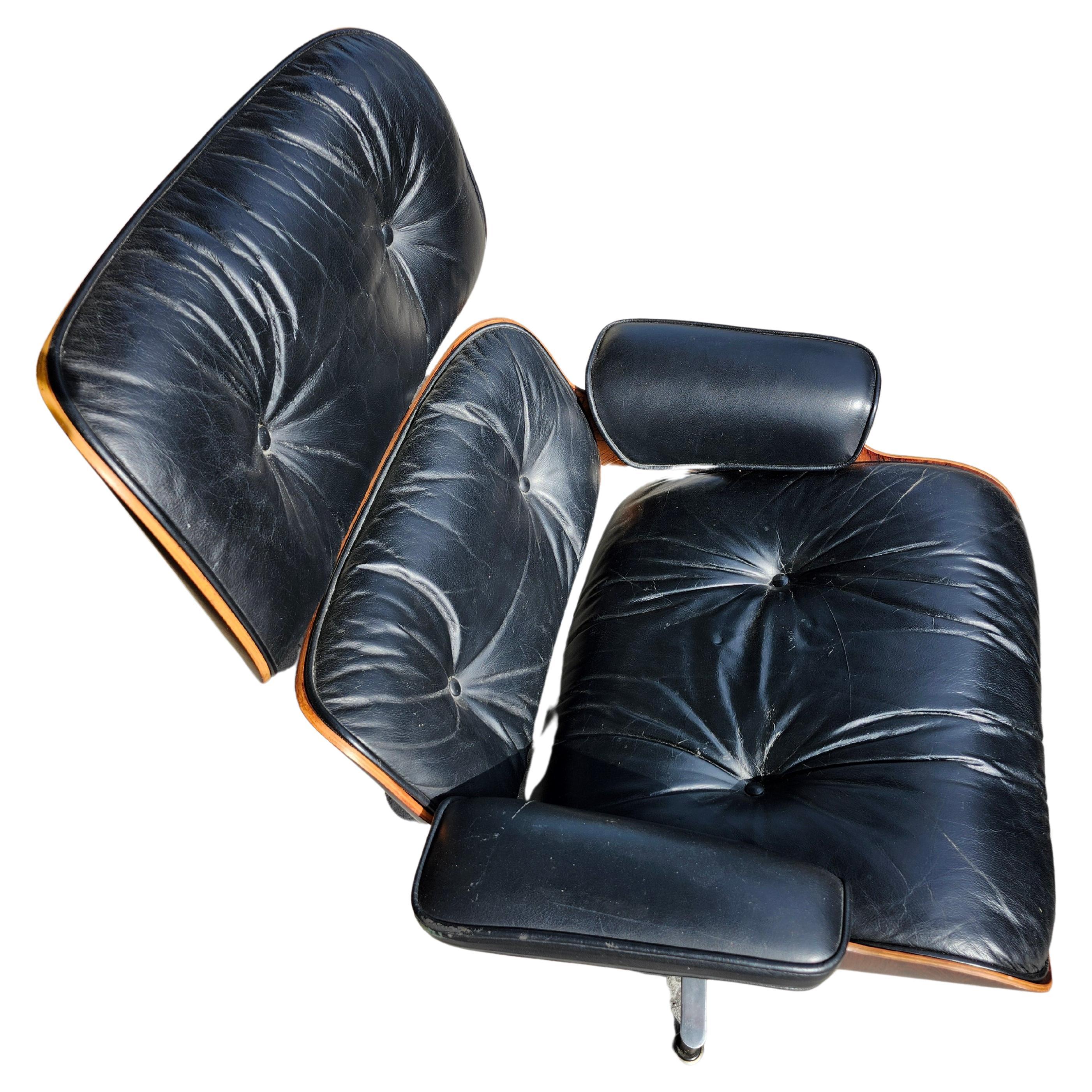 Mid Century Modern Ray & Charles Eames Rosewood Lounge Chair with Ottoman For Sale 1