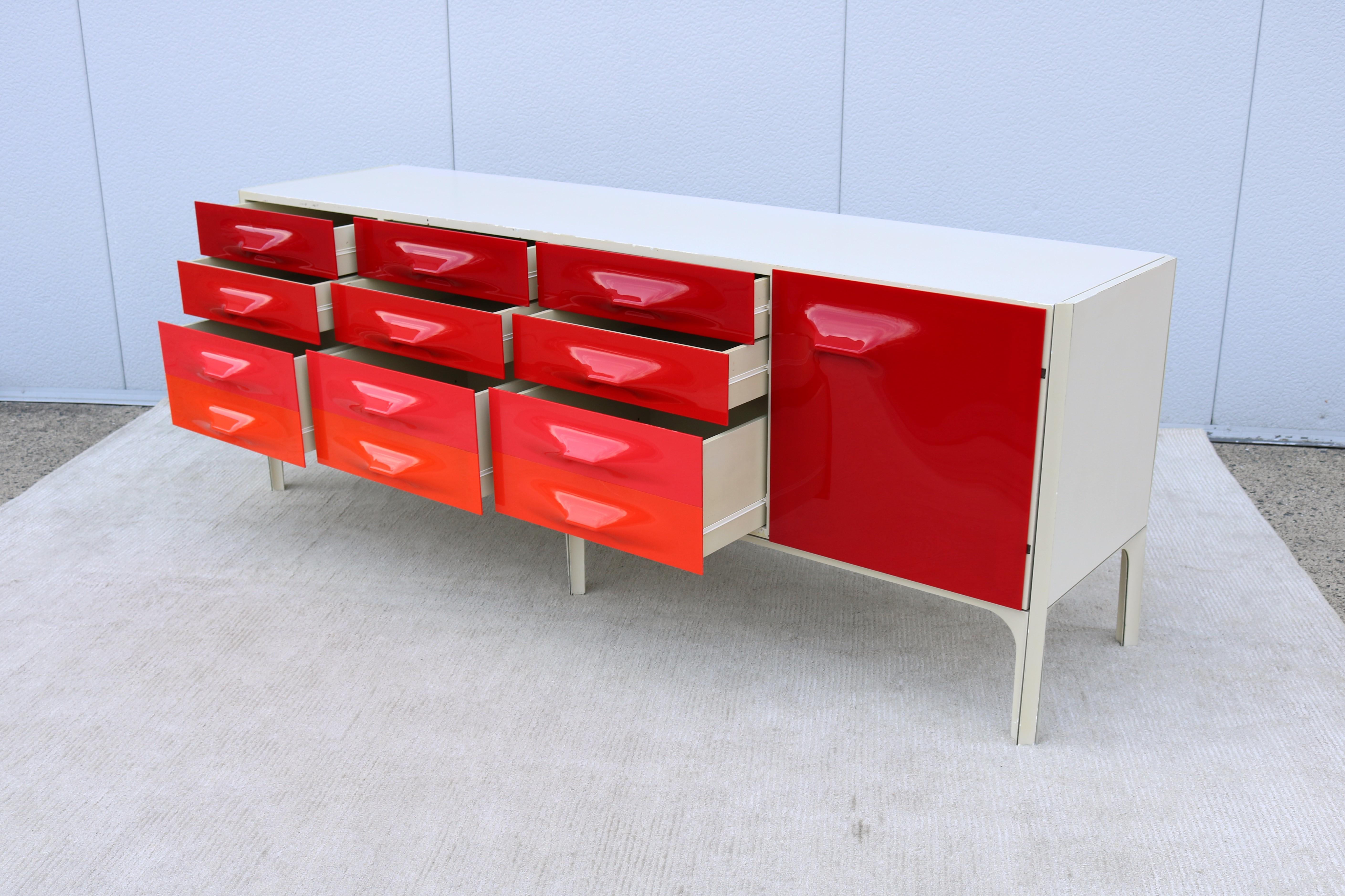 Mid-Century Modern Raymond Loewy DF2000 Credenza or Dresser by Doubinsky Freres For Sale 3