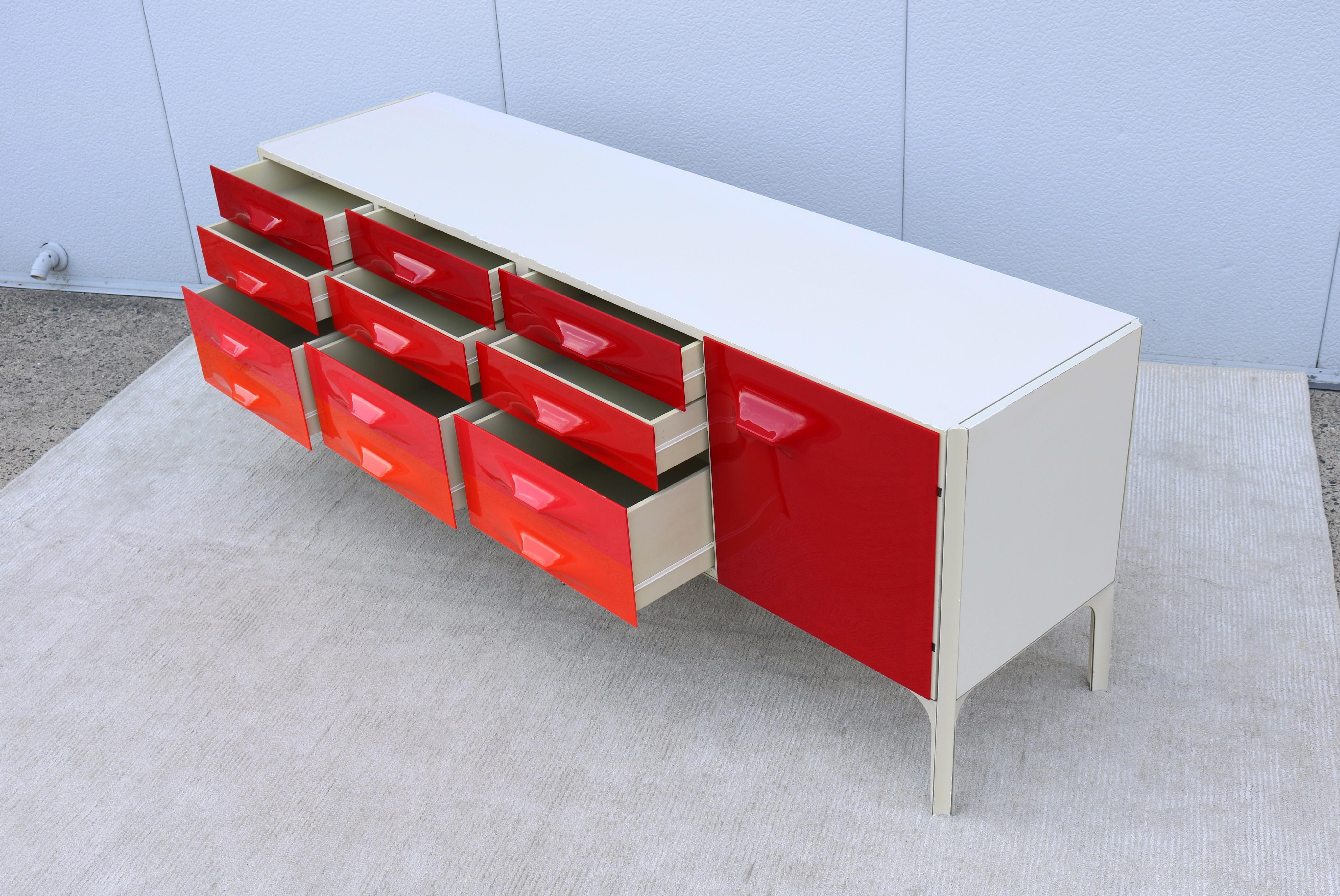 Mid-Century Modern Raymond Loewy DF2000 Credenza or Dresser by Doubinsky Freres For Sale 4