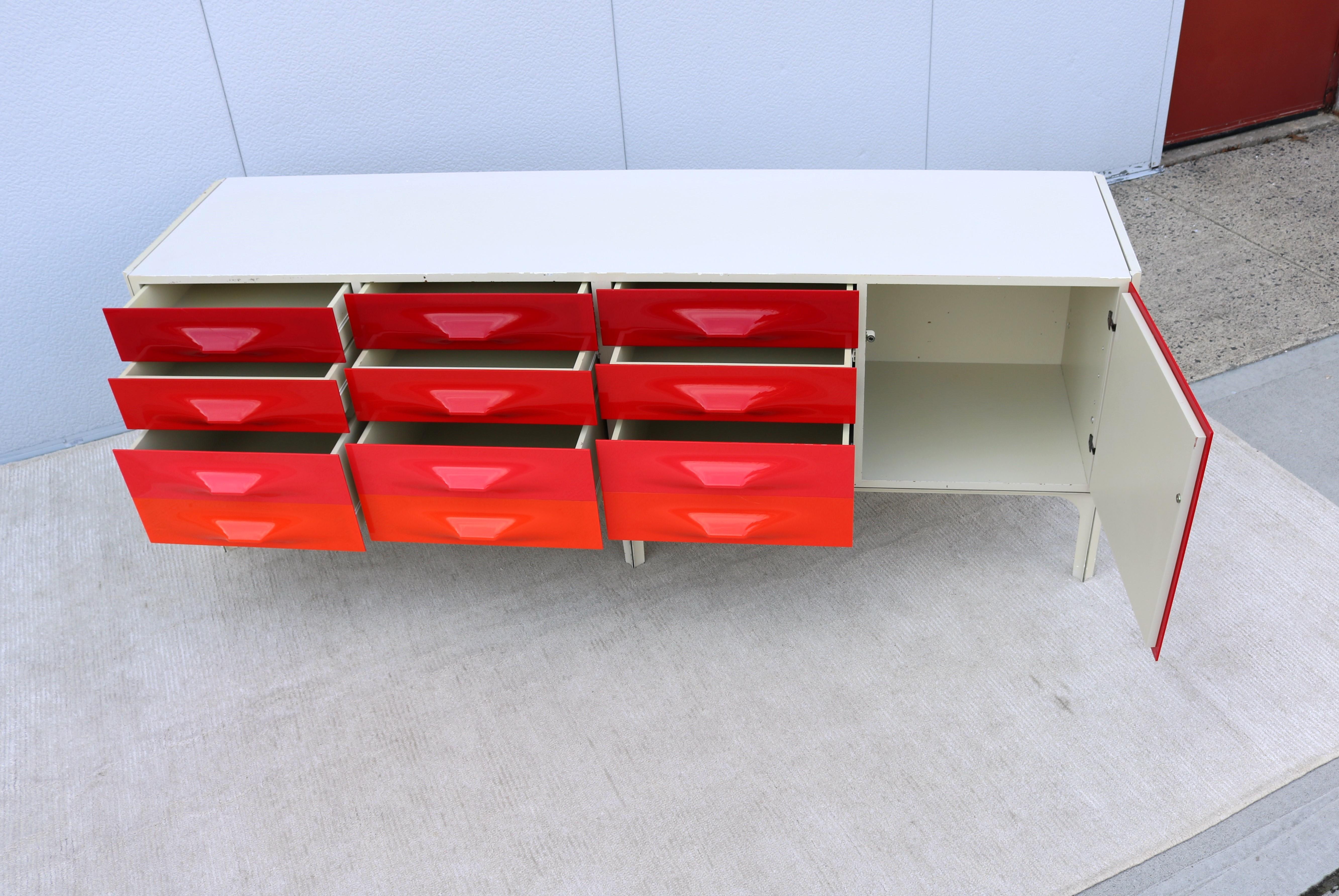 Mid-Century Modern Raymond Loewy DF2000 Credenza or Dresser by Doubinsky Freres For Sale 5