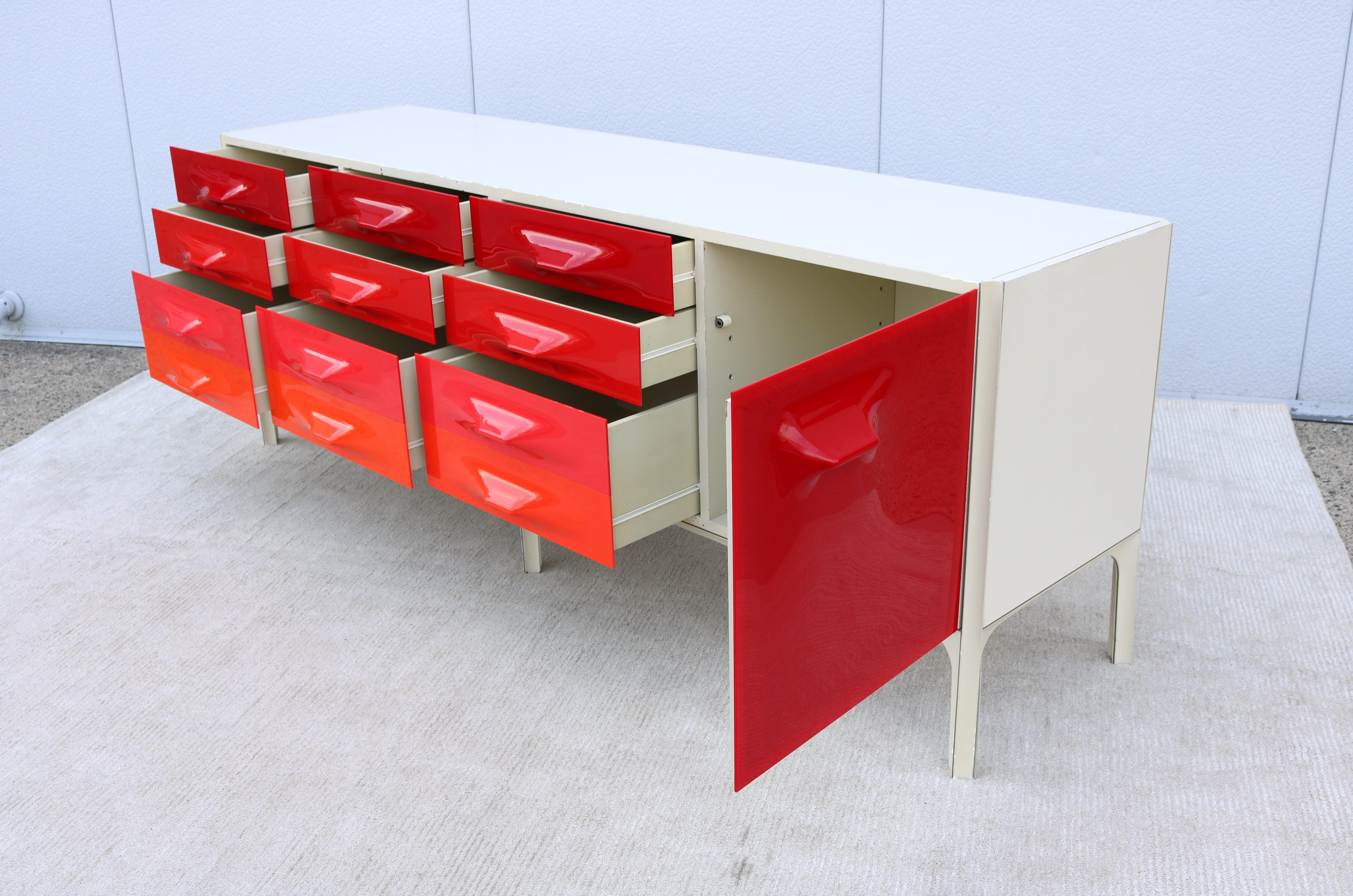 Mid-Century Modern Raymond Loewy DF2000 Credenza or Dresser by Doubinsky Freres For Sale 6