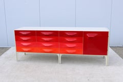 Credenza o cassettiera Raymond Loewy DF2000 di Doubinsky Freres, metà del secolo scorso