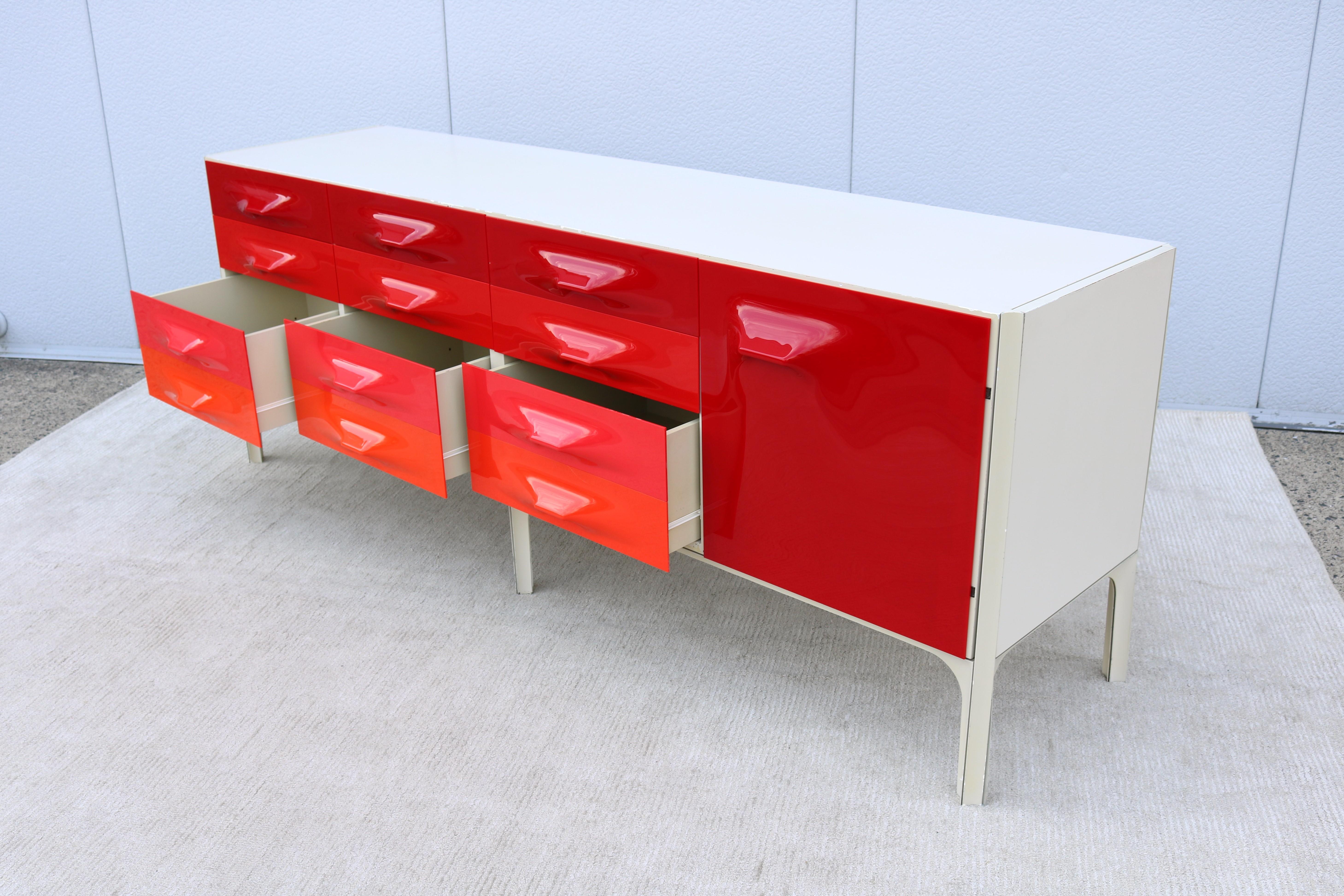 Mid-Century Modern Raymond Loewy DF2000 Credenza or Dresser by Doubinsky Freres For Sale 2