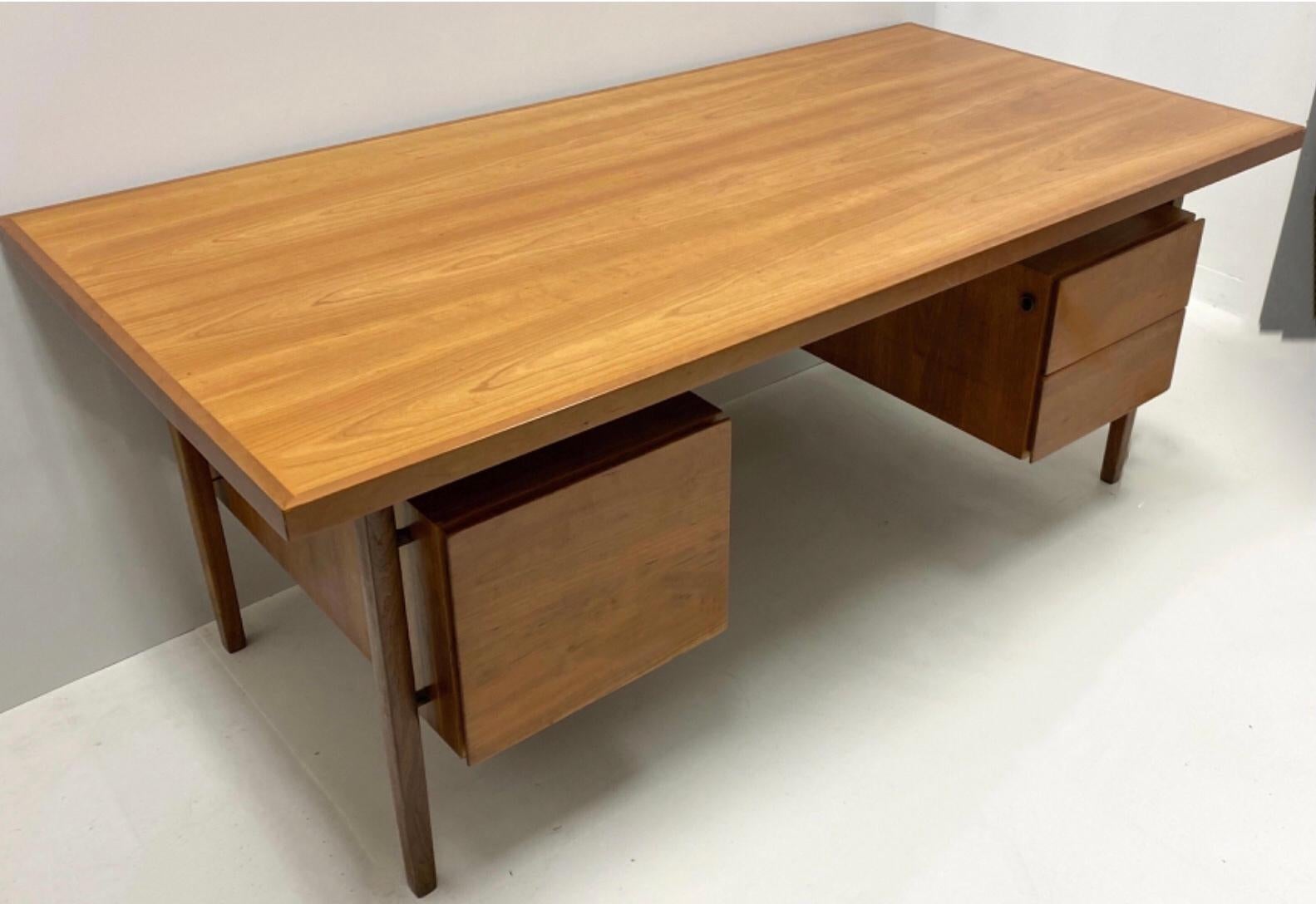 This a large, modern floating top desk designed by Raymond Loewy for Mengel. It is in very good condition and is a pretty,sleek maple. The work surface is excellent ! Knee clearance is 27”.