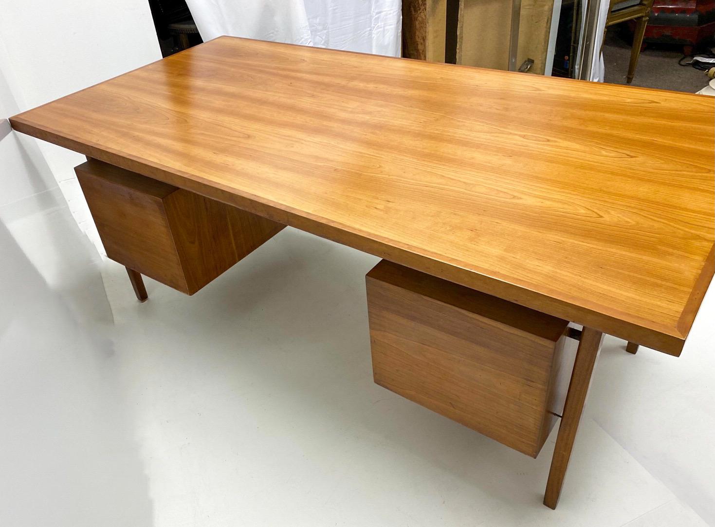 Mid-Century Modern Raymond Loewy for Mengel Floating Top Desk In Good Condition In Kennesaw, GA