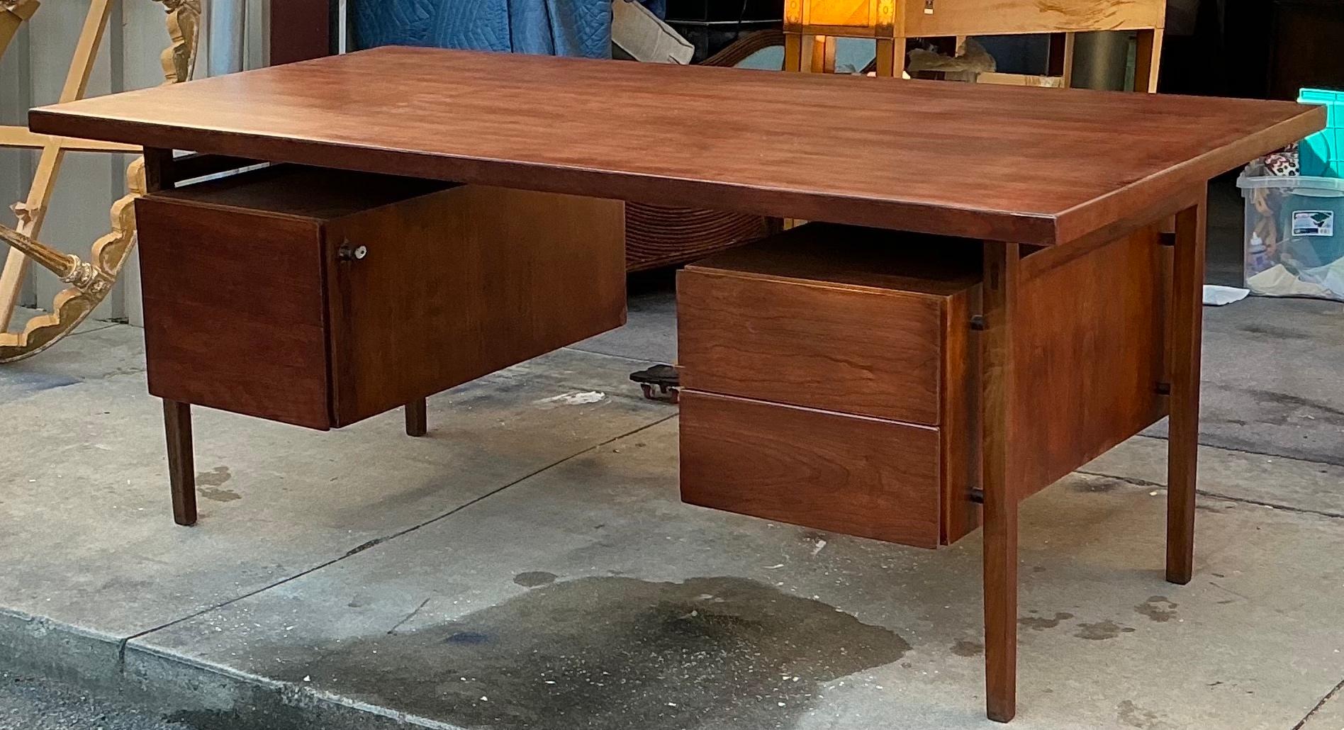 Raymond Loewy für Mengel, Schreibtisch mit schwebender Platte, Mid-Century Modern (20. Jahrhundert) im Angebot