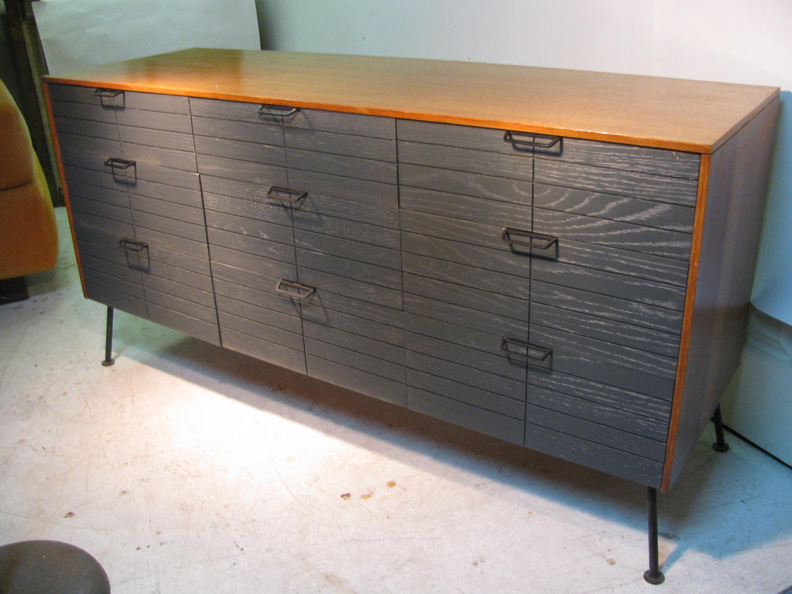 Mid-Century Modern Raymond Loewy Nine-Drawer Dresser for Mengel In Good Condition In Port Jervis, NY
