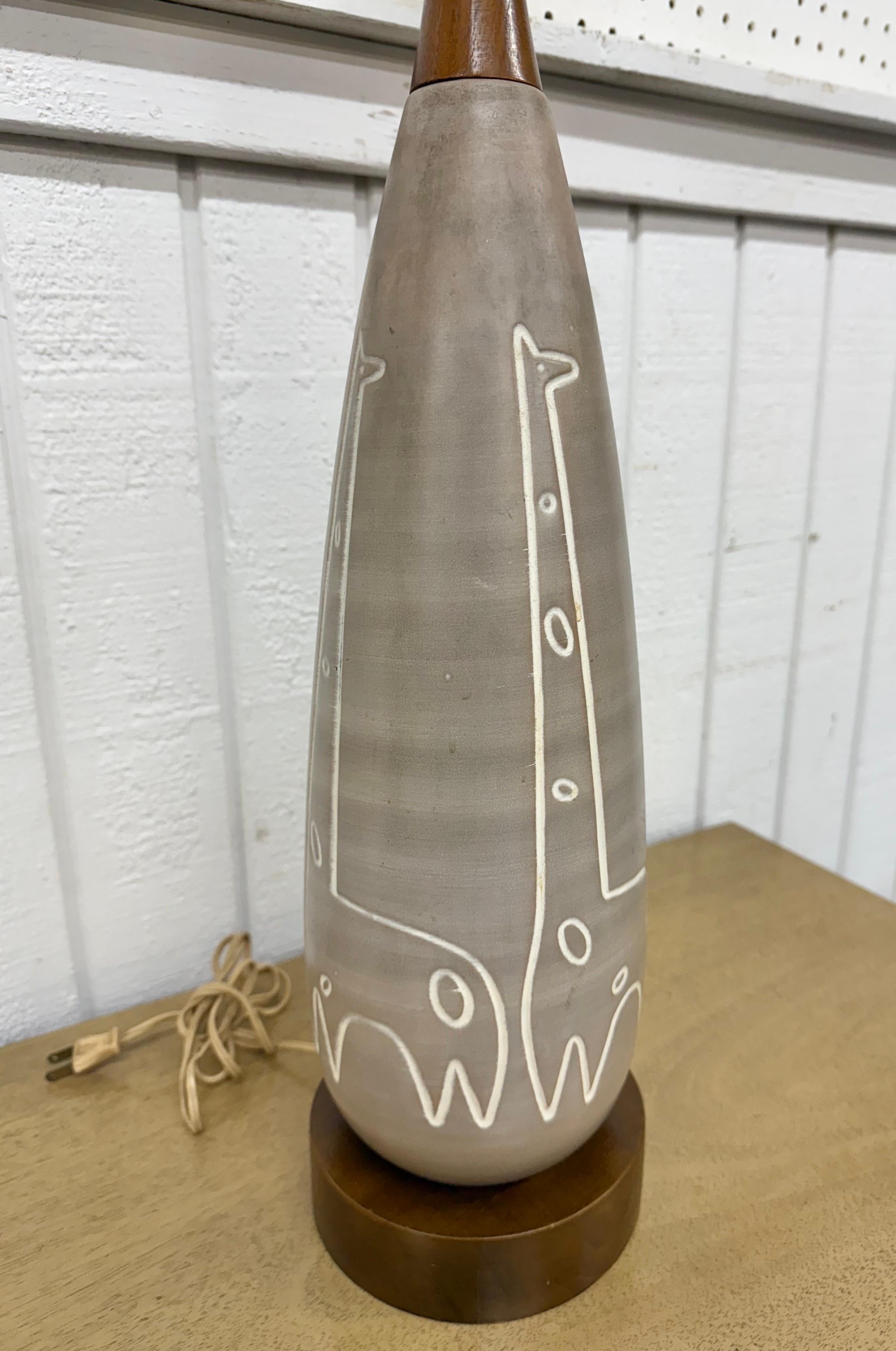 Mid-Century Modern Raymour Tall Table Lamp In Good Condition For Sale In Clarksboro, NJ