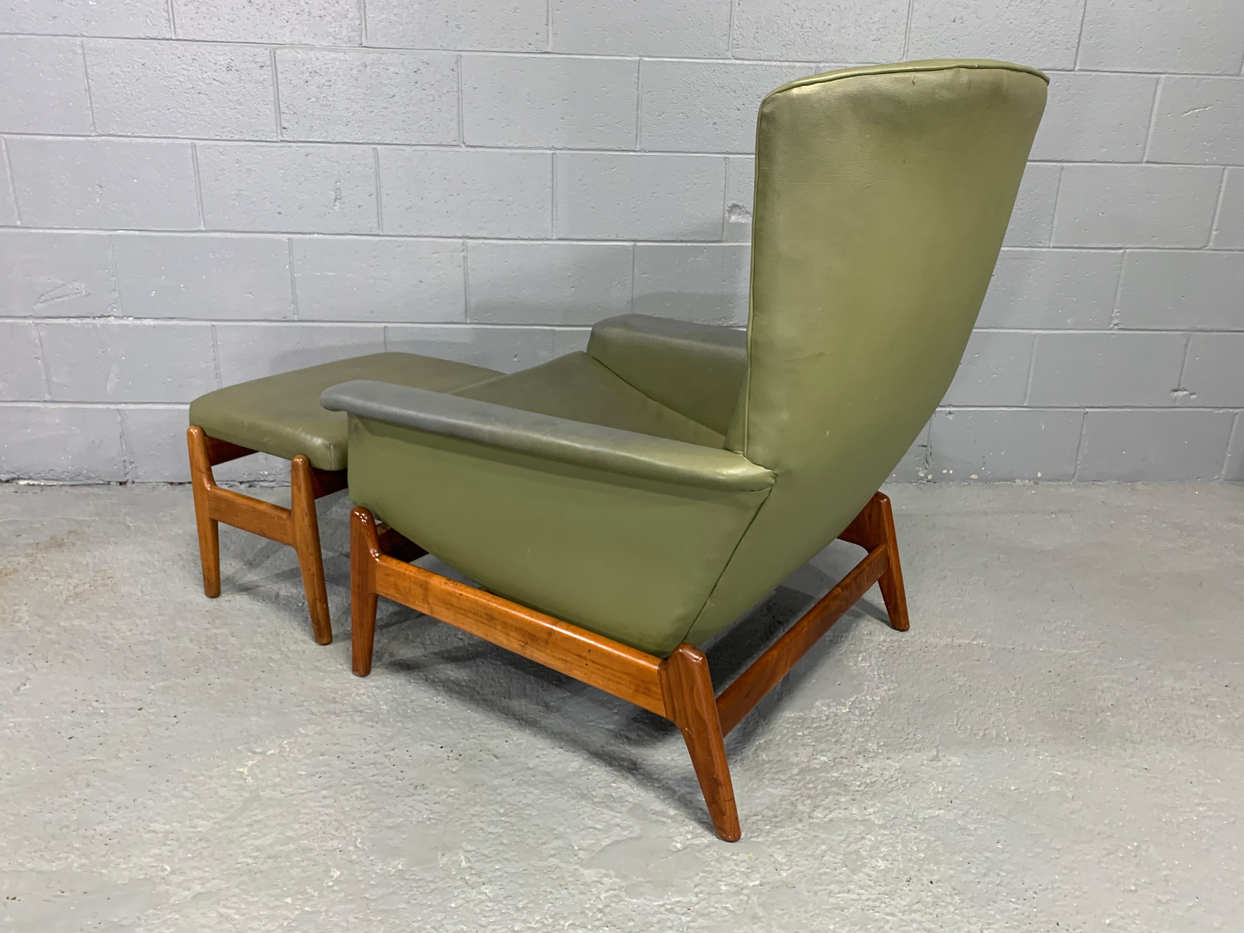Mid-Century Modern Recliner by Folke Ohlsson for Dux in Teak In Good Condition For Sale In Belmont, MA