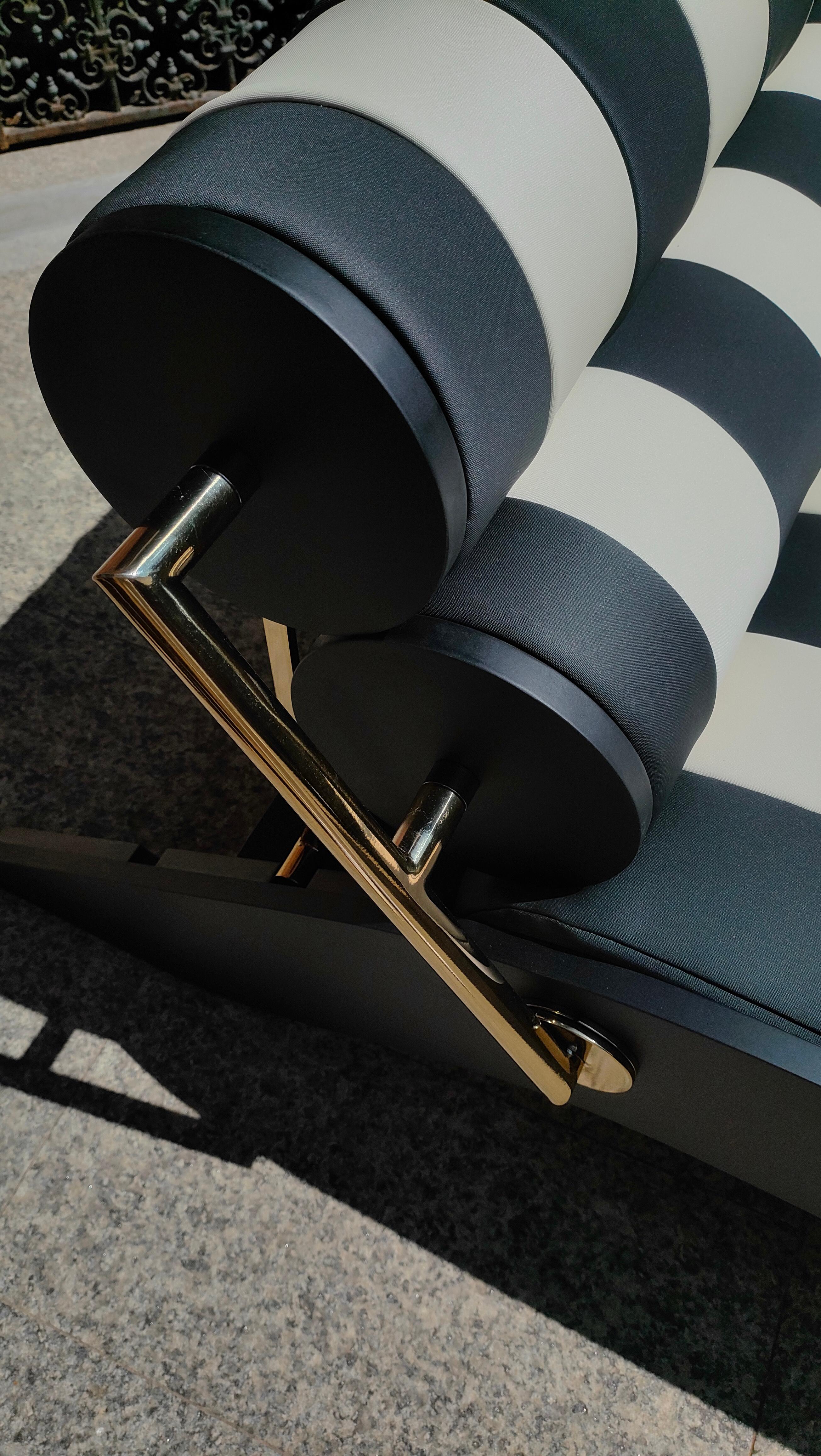 Sedia moderna reclinabile Daybed Lounge Chair imbottita in bianco e nero in vendita 1