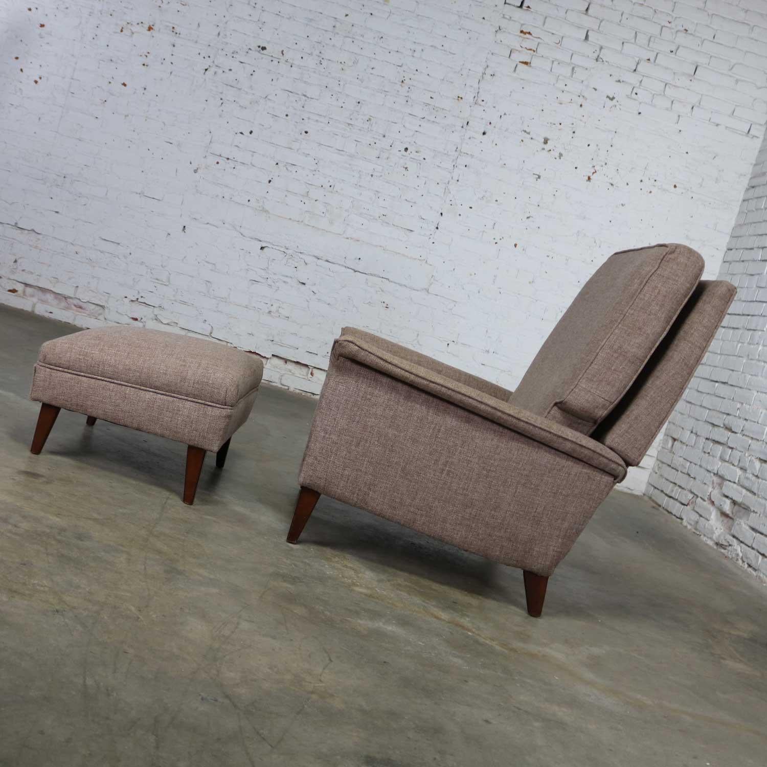 Handsome Mid-Century Modern reclining lounge chair and ottoman done in the style of Edward Wormley for Dunbar Fine Furniture. Both pieces are in wonderful overall vintage condition. The wood legs have standard nicks and dings you would expect with