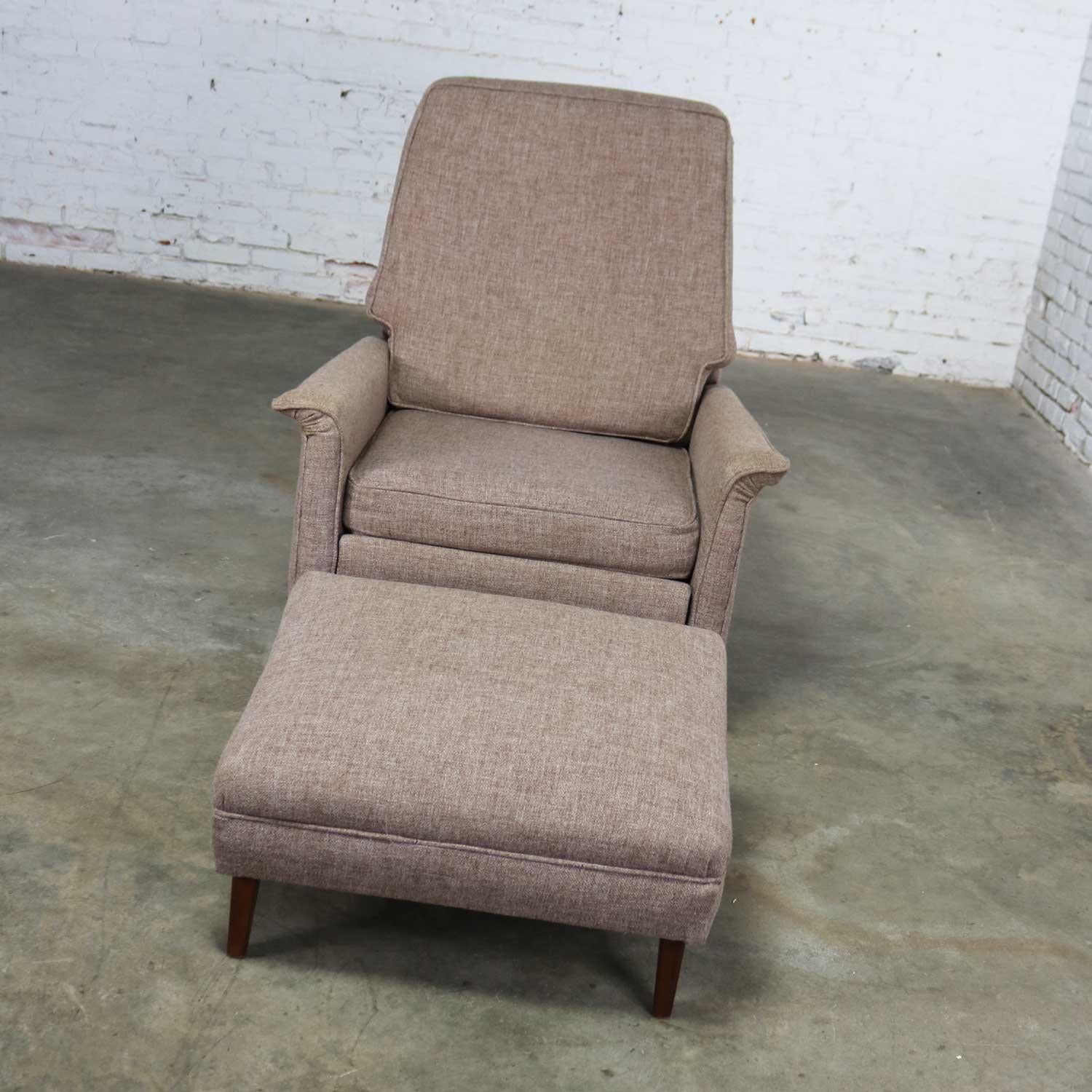 20th Century Mid-Century Modern Reclining Lounge Chair and Ottoman Style Wormley for Dunbar
