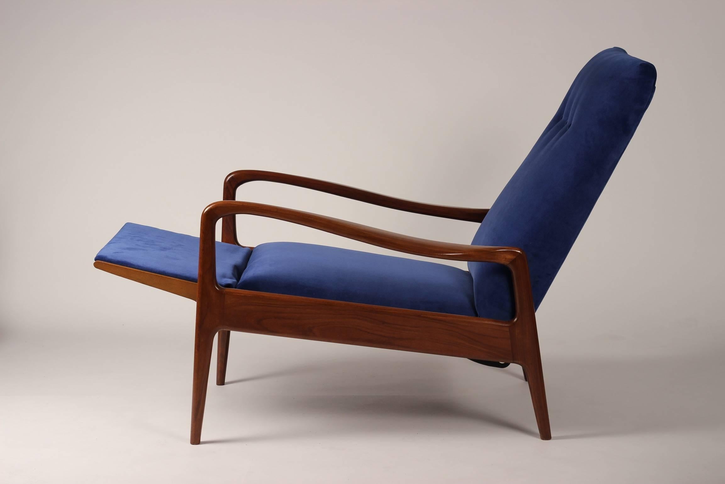 English Mid-Century Modern Reclining Lounge Chair by Greaves and Thomas