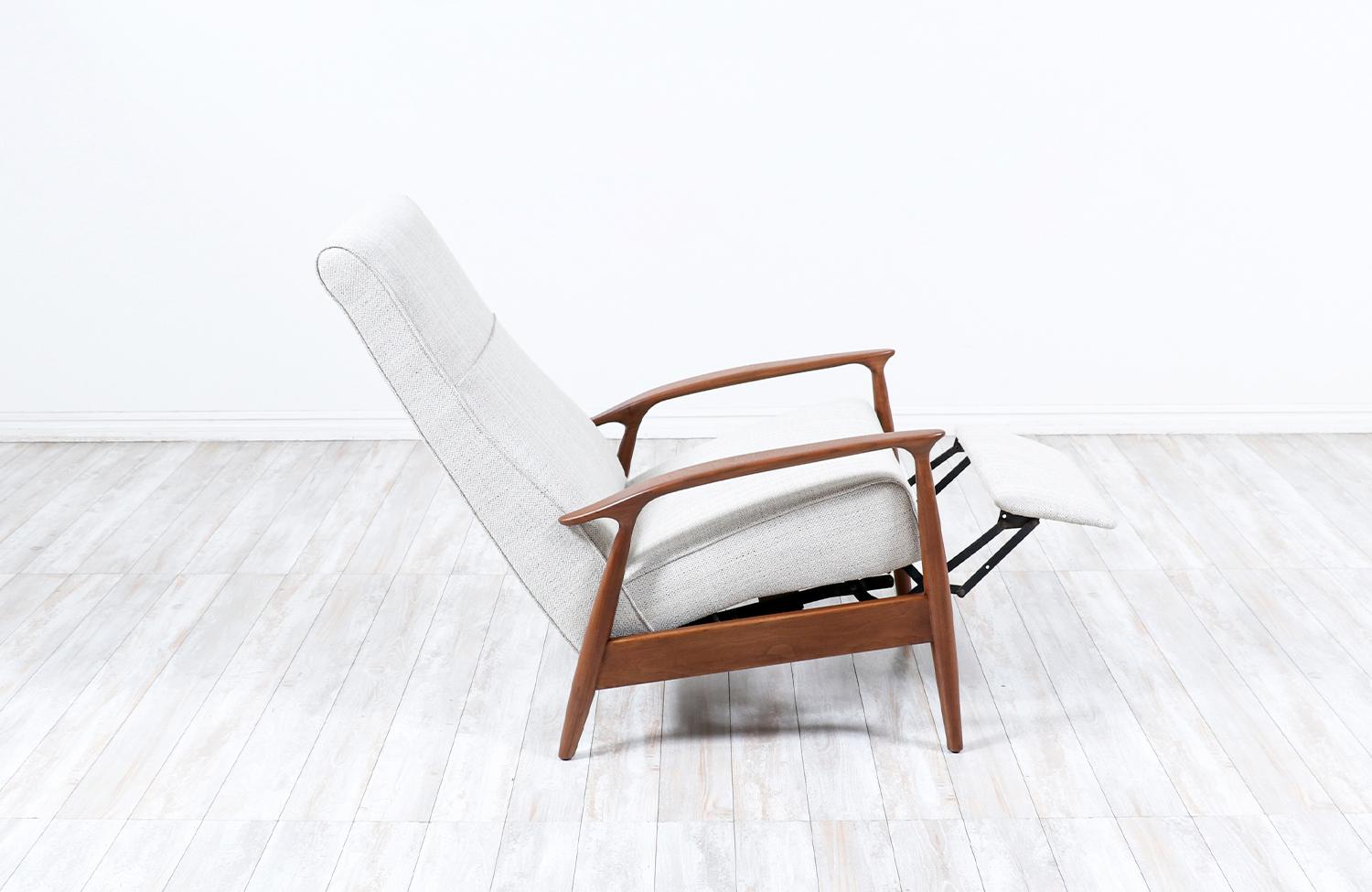 Mid-Century Modern Reclining Lounge Chair by Milo Baughman for Thayer Coggin In Excellent Condition For Sale In Los Angeles, CA