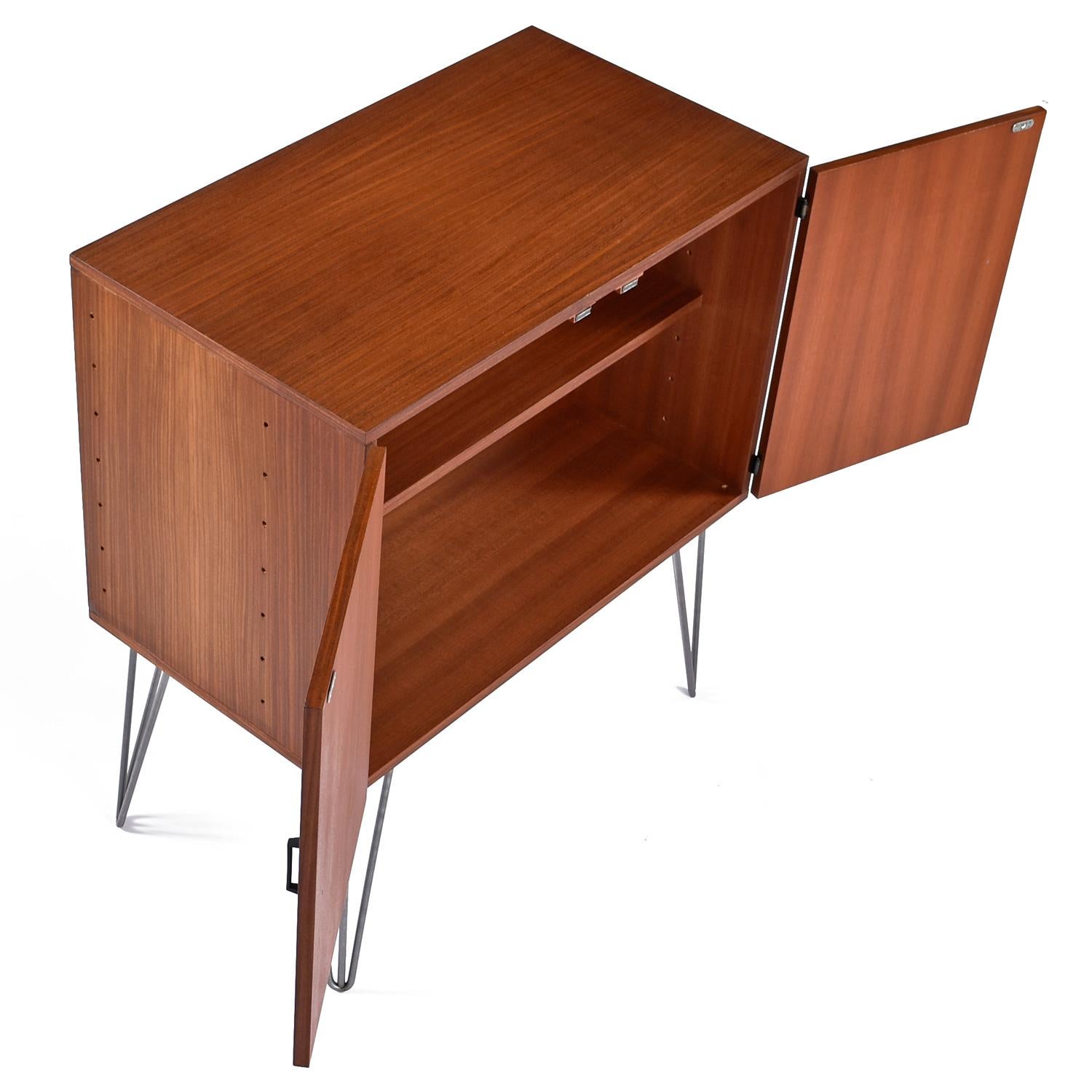 American Mid-Century Modern Record Cabinet Stereo or TV Stand on Hairpin Legs