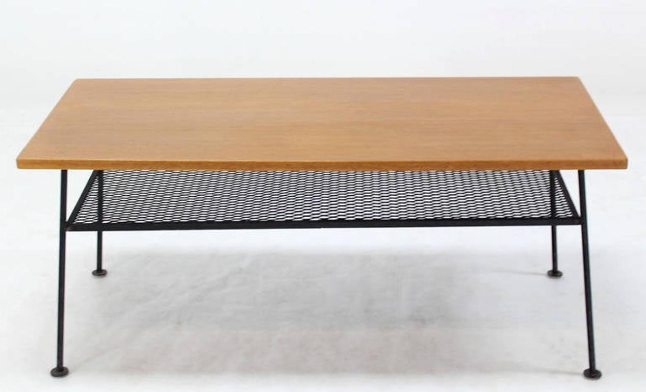 Mid-Century Modern Rectangle Coffee Table by Freda Diamond Mesh Shelf Wire Legs  For Sale 1