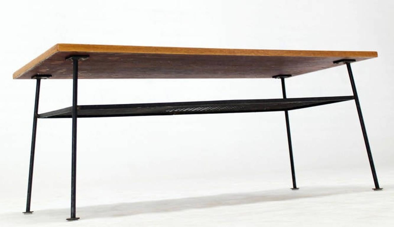 Mid-Century Modern Rectangle Coffee Table by Freda Diamond Mesh Shelf Wire Legs  For Sale 3