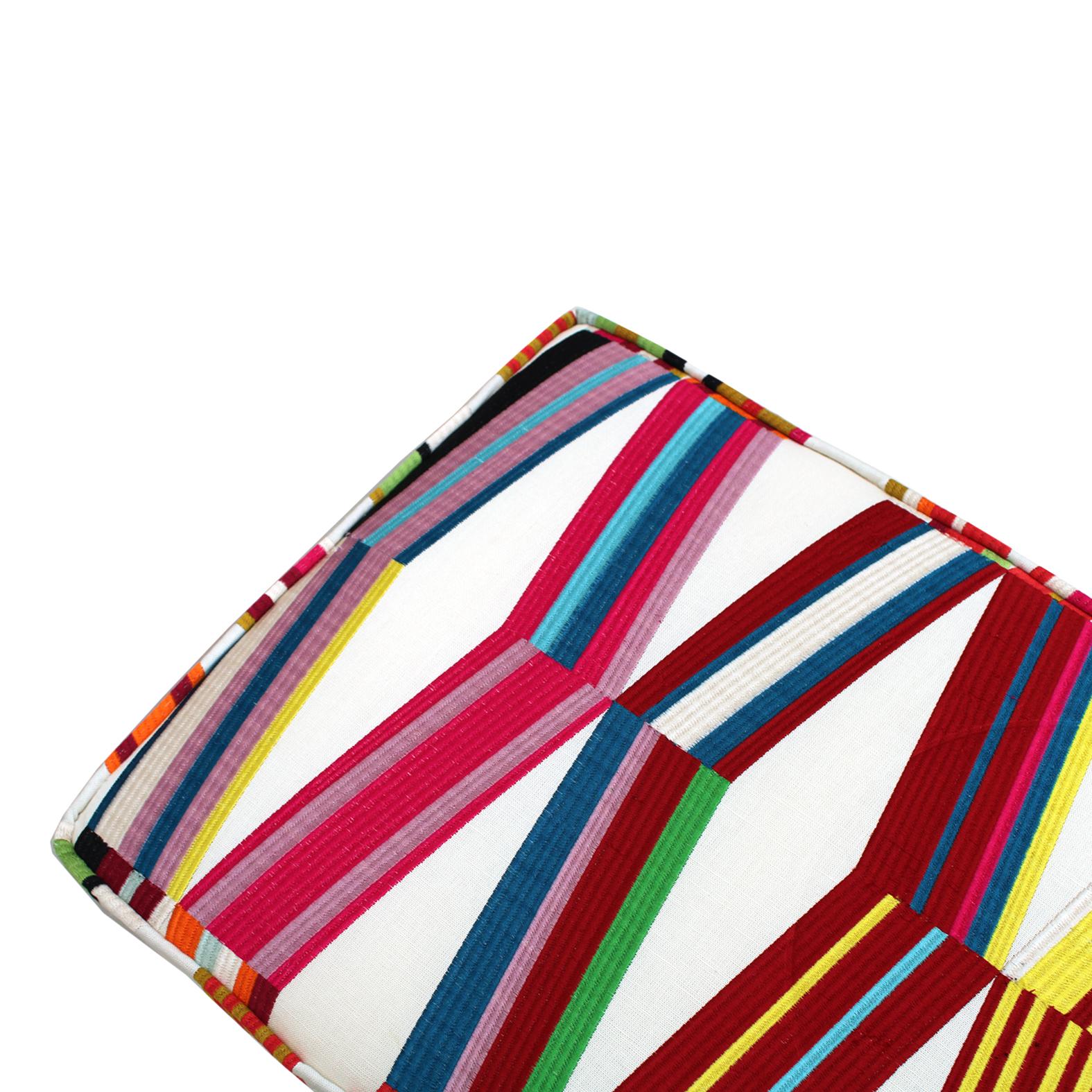 Mid Century Modern Rectangular Footstool with Geometric Multicoloured Fabric  In Good Condition For Sale In Madrid, ES