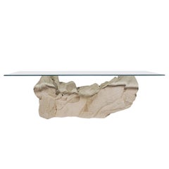 Table à cocktail rectangulaire en plâtre rocheux et verre moderne du milieu du siècle dernier:: de Sirmos