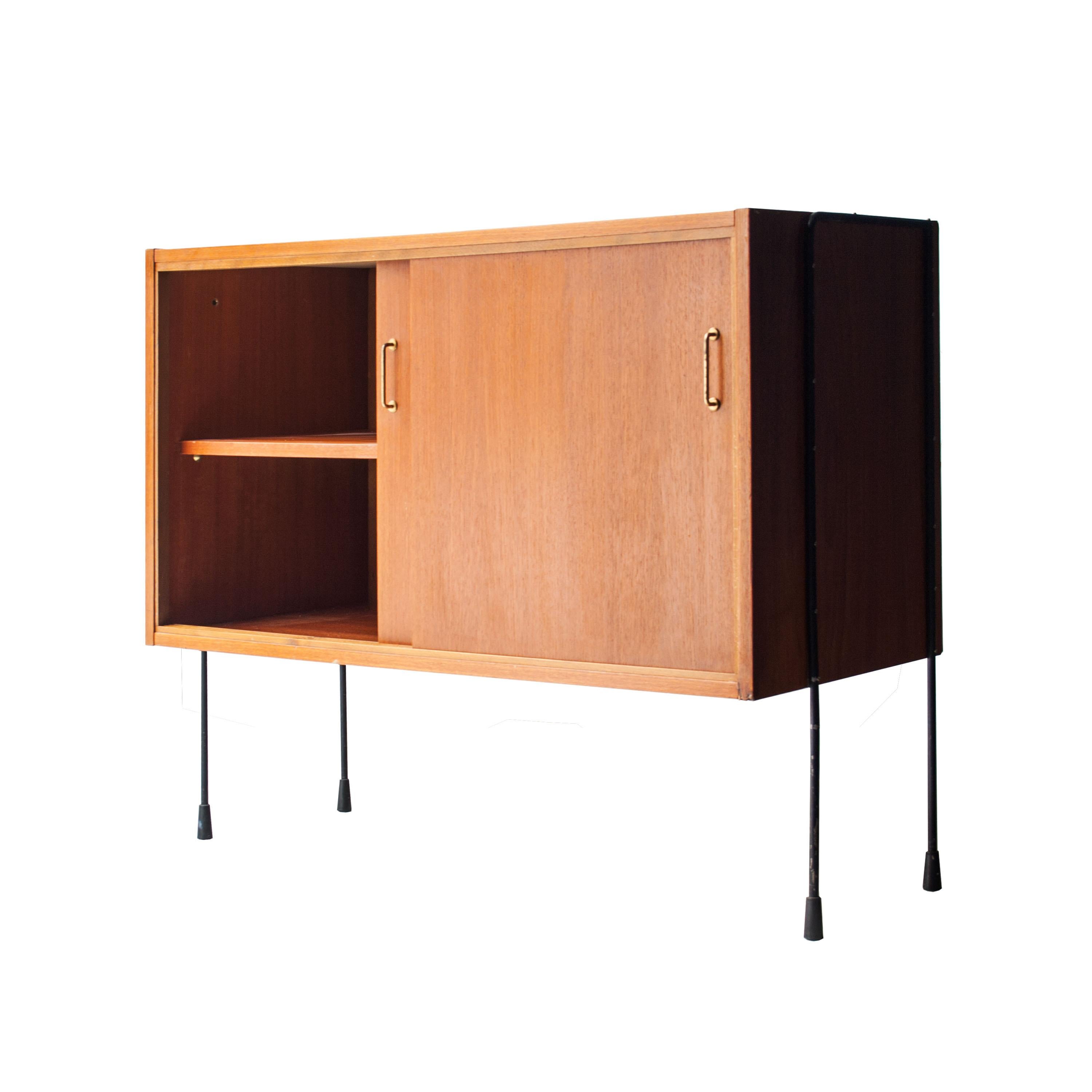 Sideboard with rosewood structure, two sliding doors and rectangular handles. Conical metal lacquered in black legs.