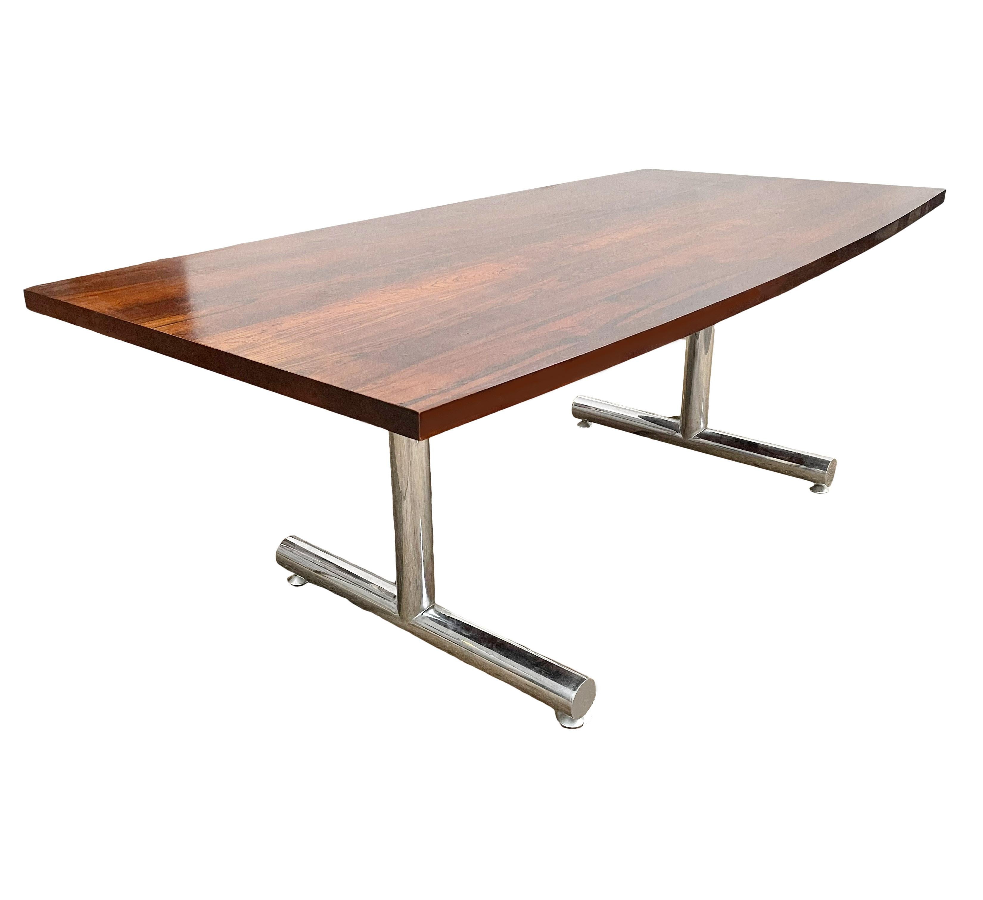 Mid-Century Modern Rectangular Rosewood Dining Table or Conference Table In Good Condition In Philadelphia, PA