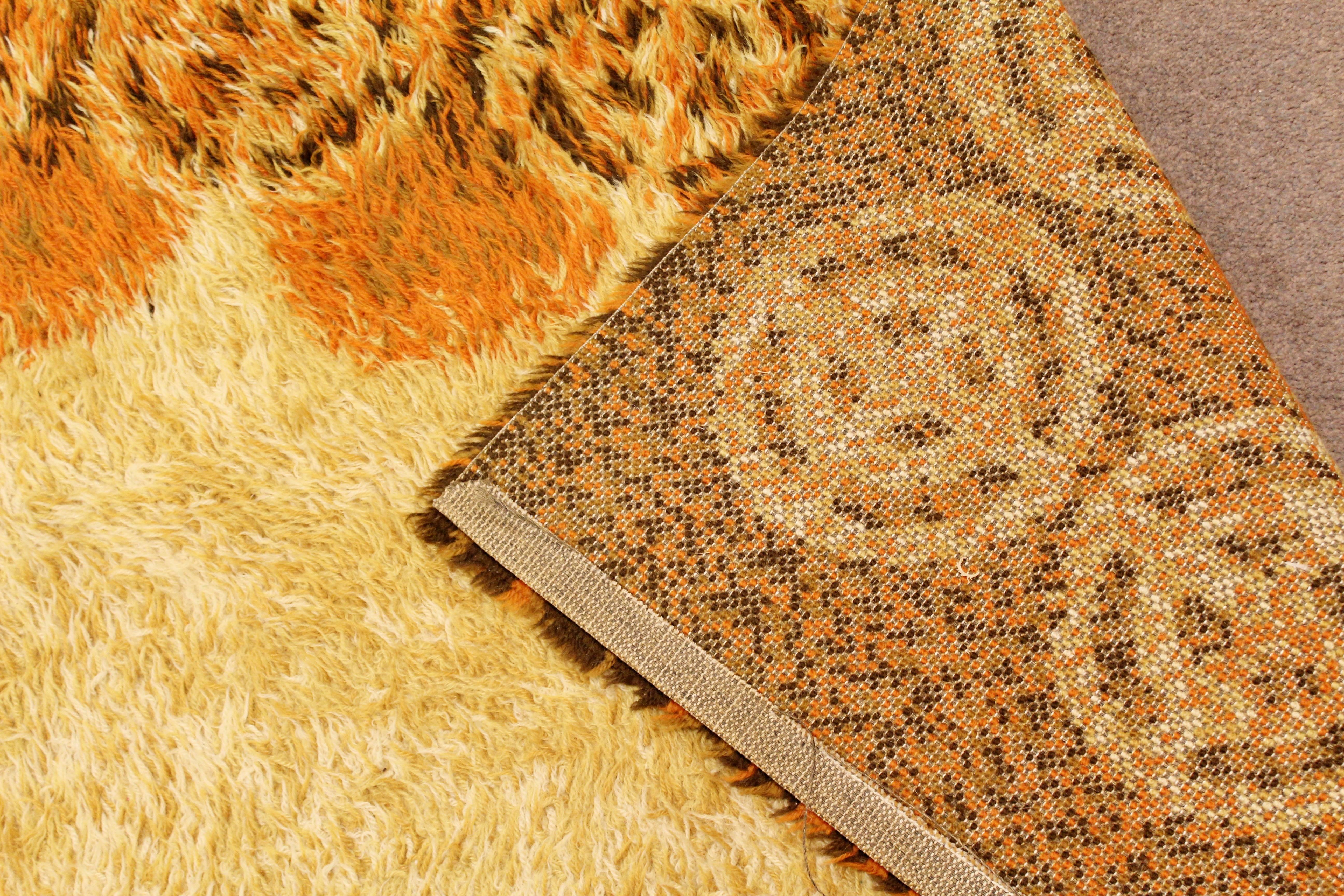 Mid-Century Modern Rectangular Rya Area Rug Carpet Orange 1960s Sunburst Pattern 1