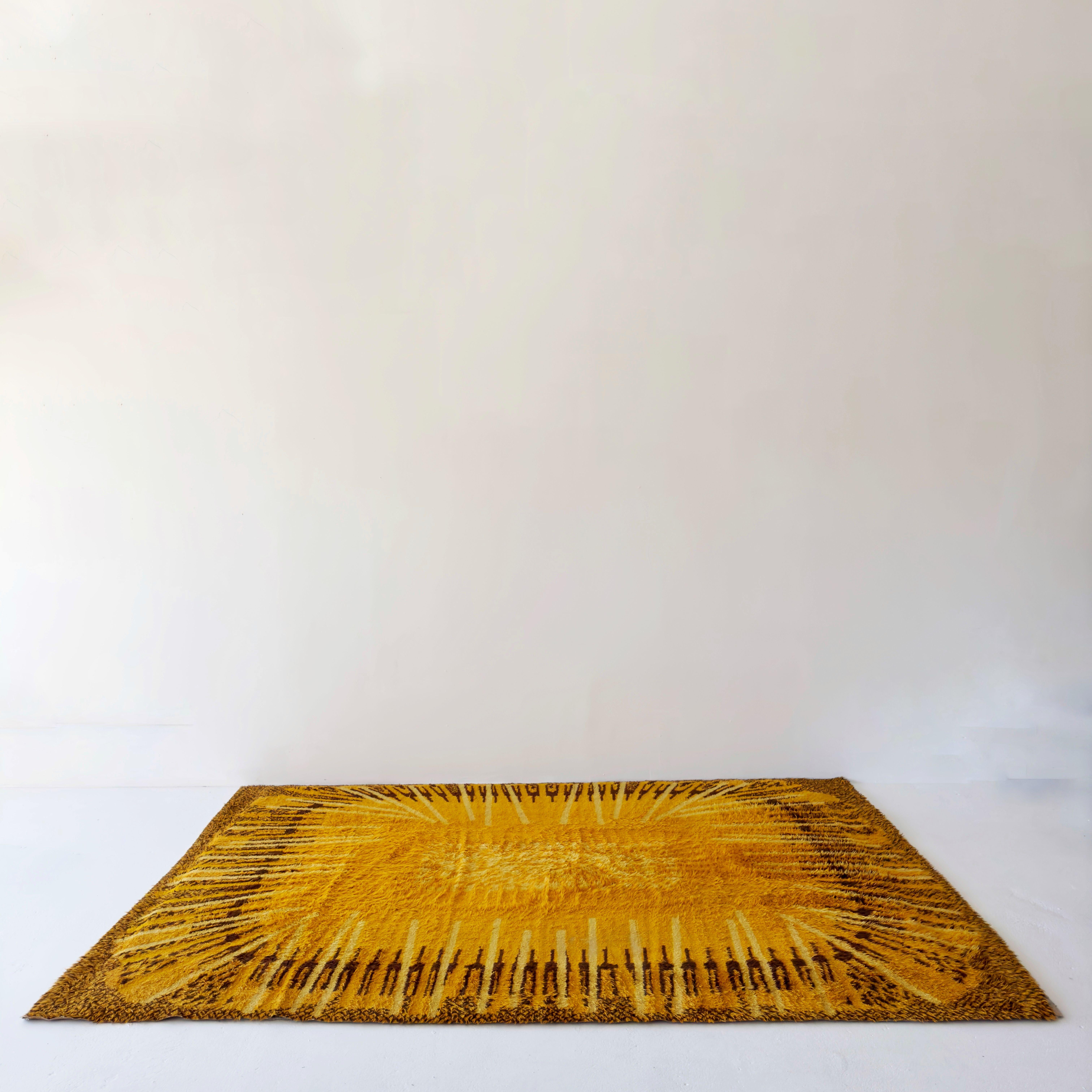 Alfombra Rya Rectangular Moderna de Mitad de Siglo Amarillo Estrellado Marrón, Años 60 Anudado a mano en venta