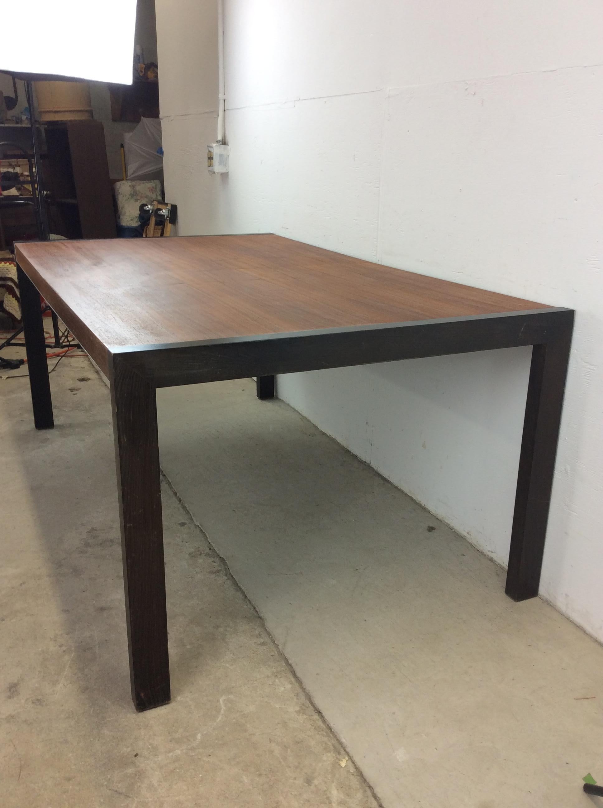 Table de salle à manger rectangulaire en teck avec pieds peints en noir The Moderns en vente 6
