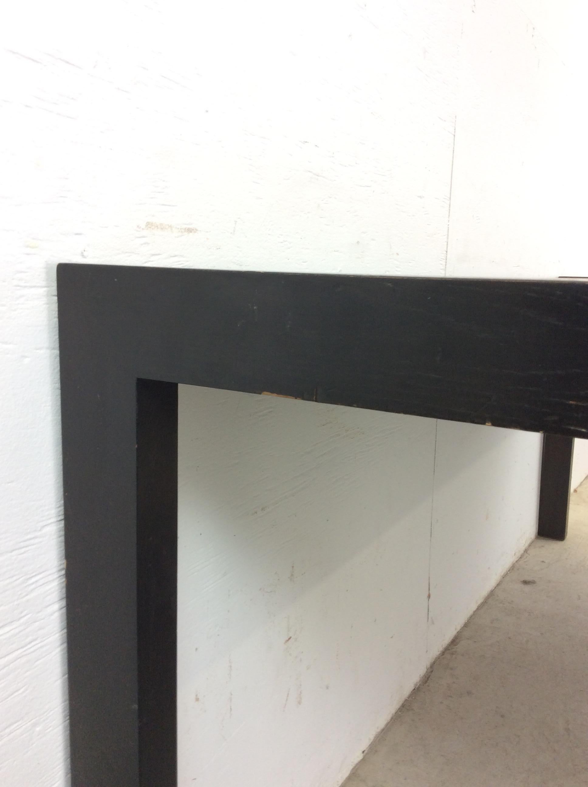 20ième siècle Table de salle à manger rectangulaire en teck avec pieds peints en noir The Moderns en vente