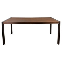 Mesa de comedor rectangular de teca moderna de mediados de siglo con patas pintadas de negro