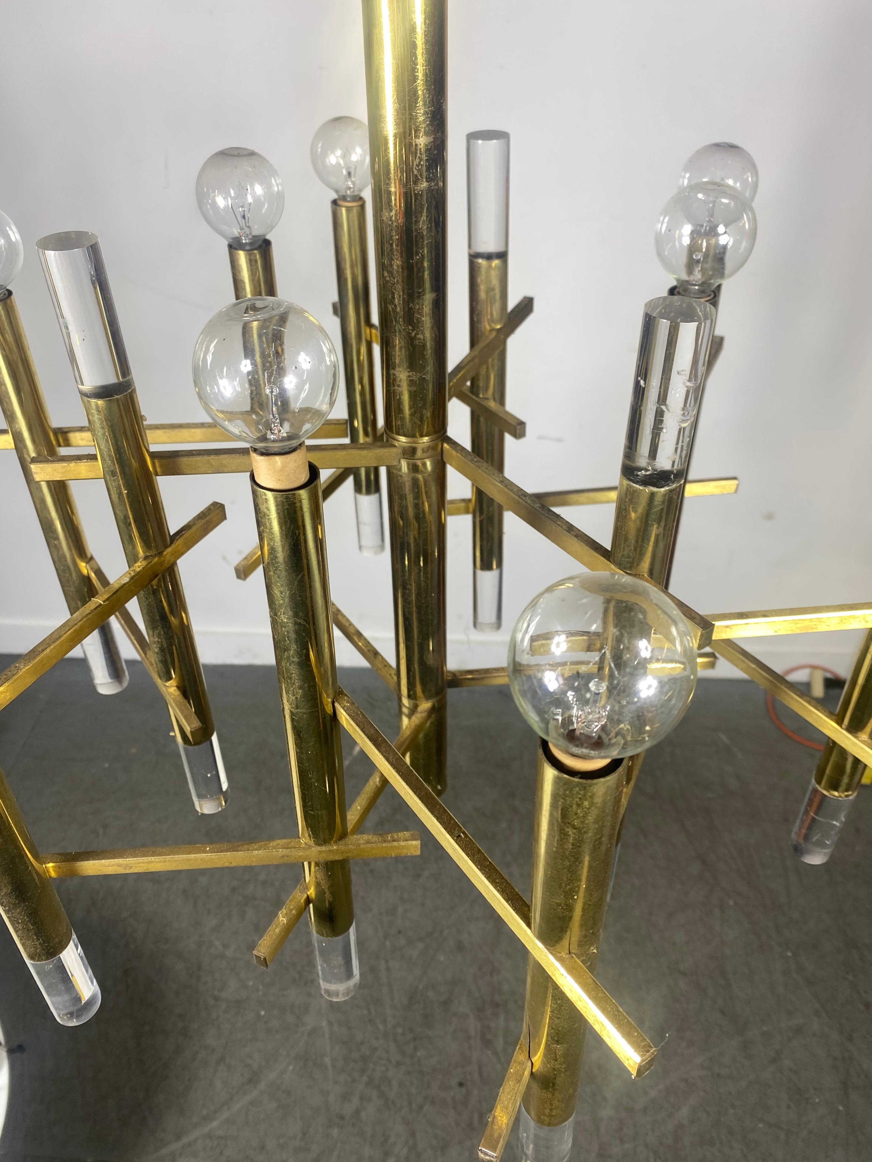 Late 20th Century Mid-Century Modern Rectilinear Brass and Lucite Chandelier by Sciolari For Sale