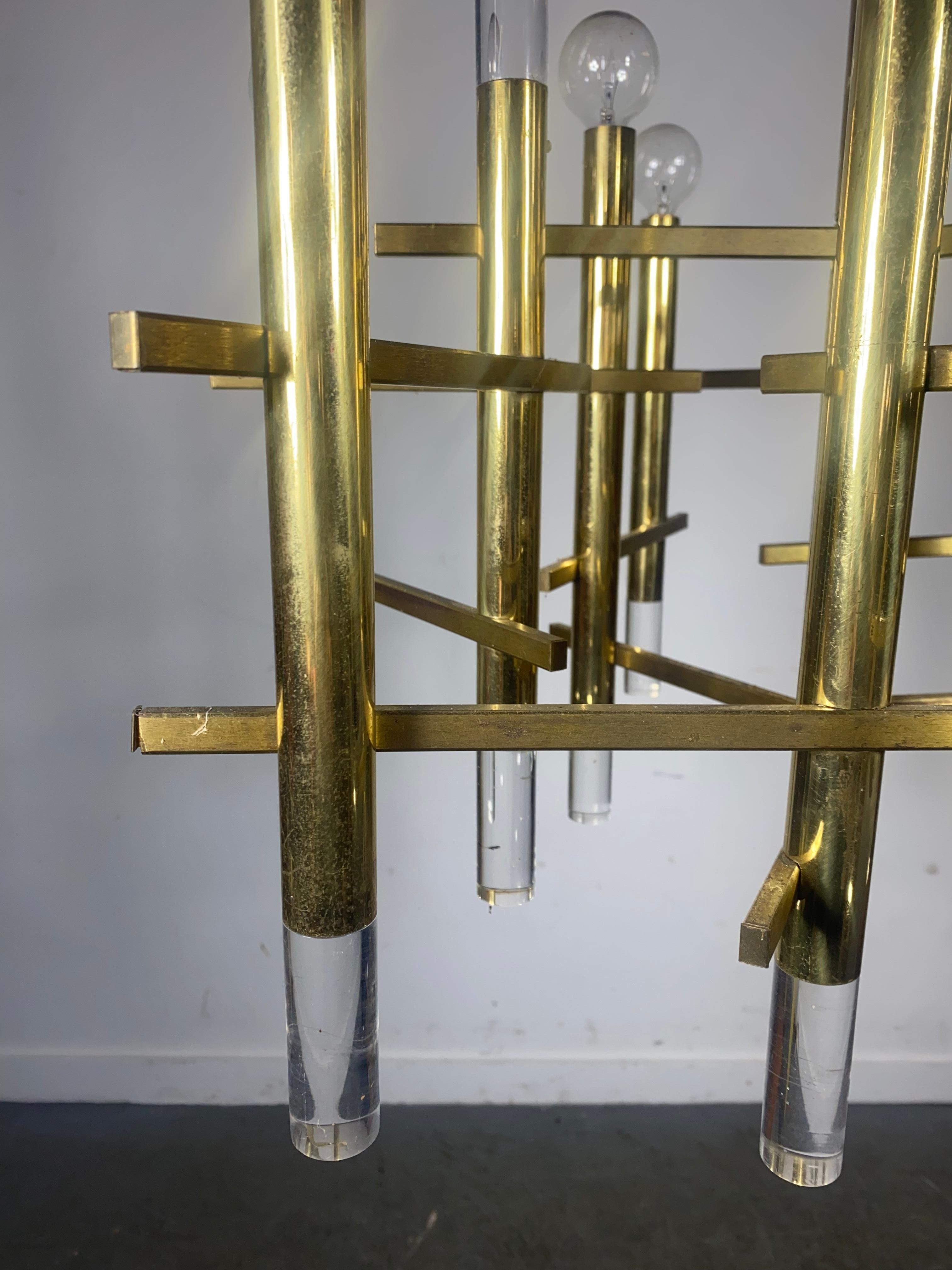 Mid-Century Modern Rectilinear Brass and Lucite Chandelier by Sciolari For Sale 1