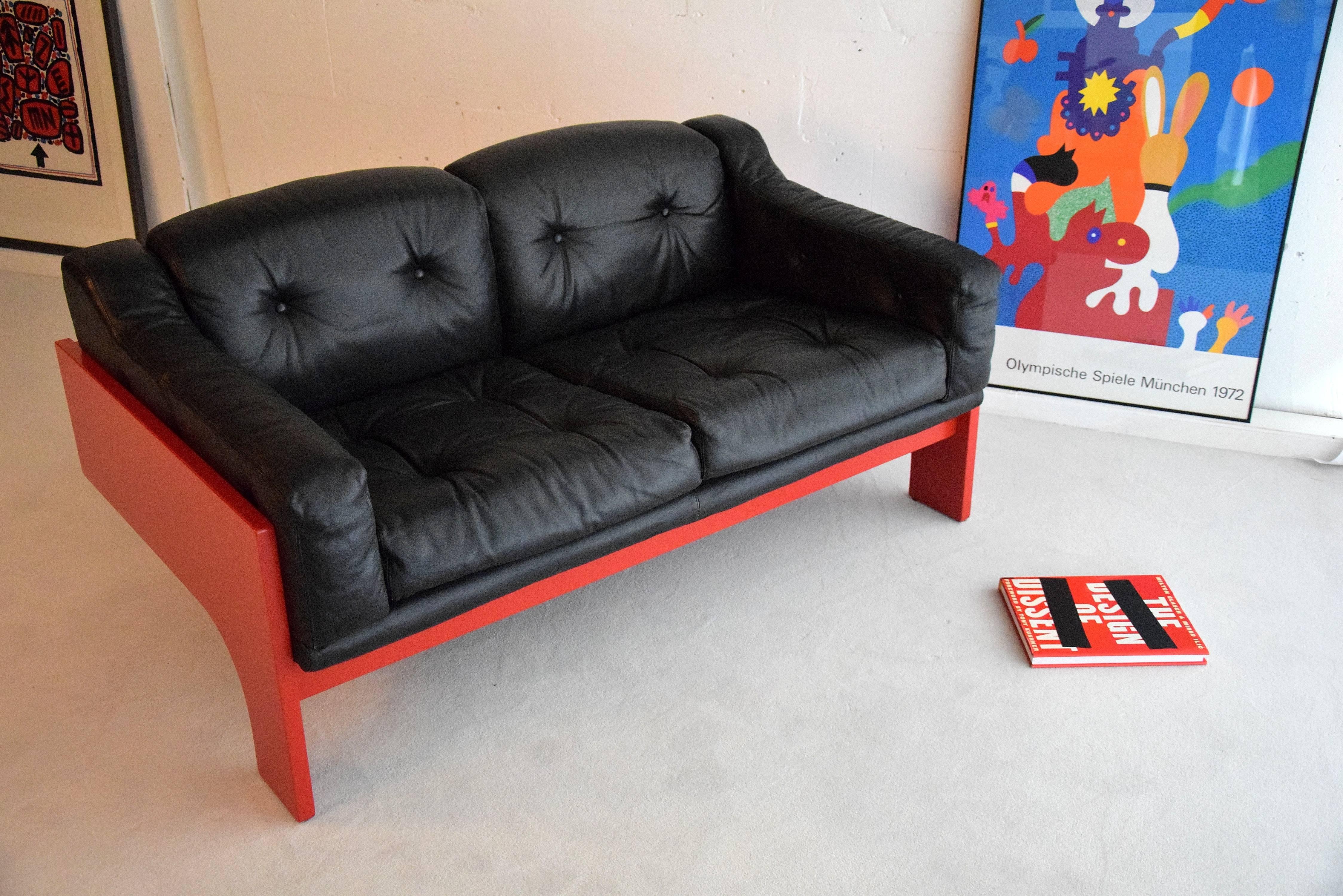 Lacquered Mid-Century Modern Red and Black Sofa by Claudio Salocchi for Sormani For Sale