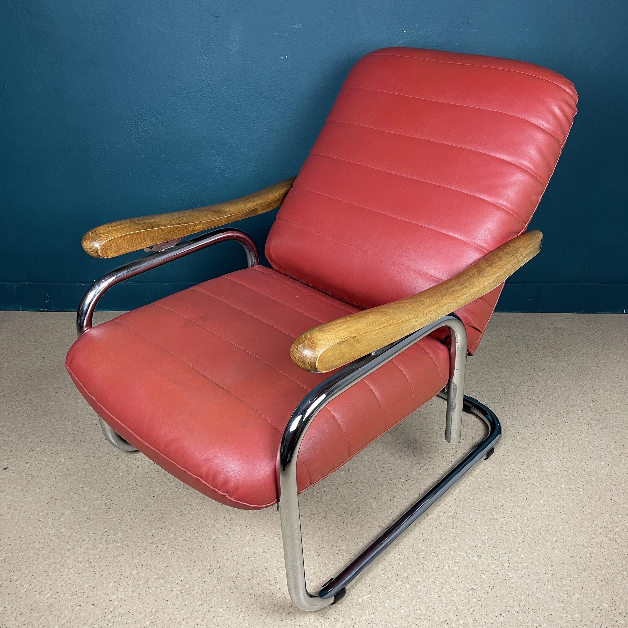 Mid-century modern red armchair Italy 1970s  For Sale 2