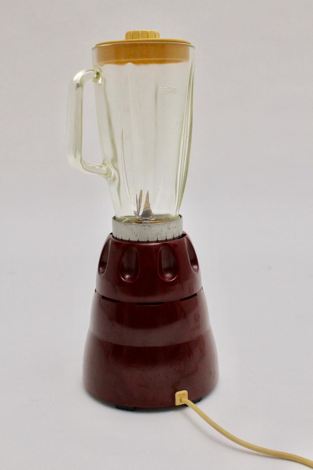 Allemand Bakélite rouge multi-mixe moderne du milieu du siècle dernier M2 de Braun AG, Allemagne, années 1950 en vente