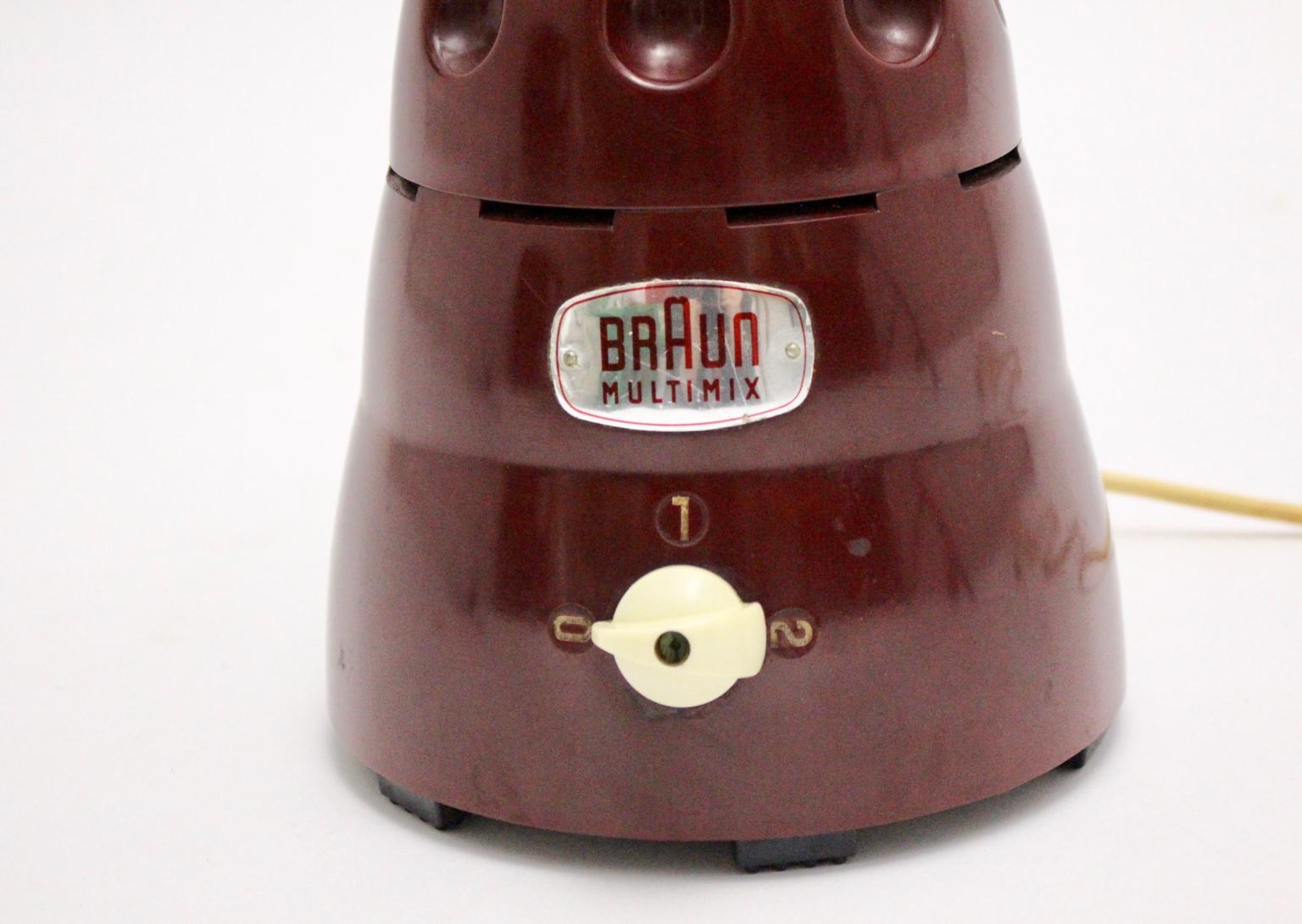 Mid-Century Modern Red Bakelite M2 Multimix by Braun AG, Germany, 1950s In Good Condition For Sale In Vienna, AT